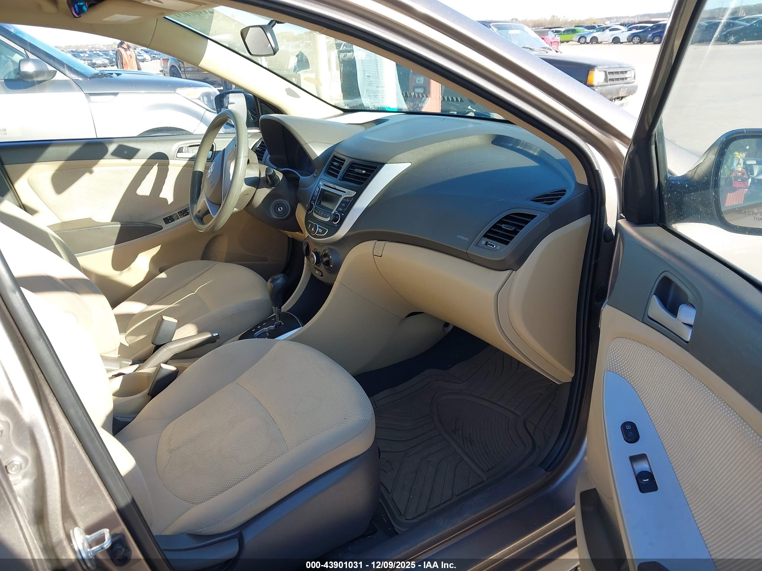 HYUNDAI ACCENT image 5