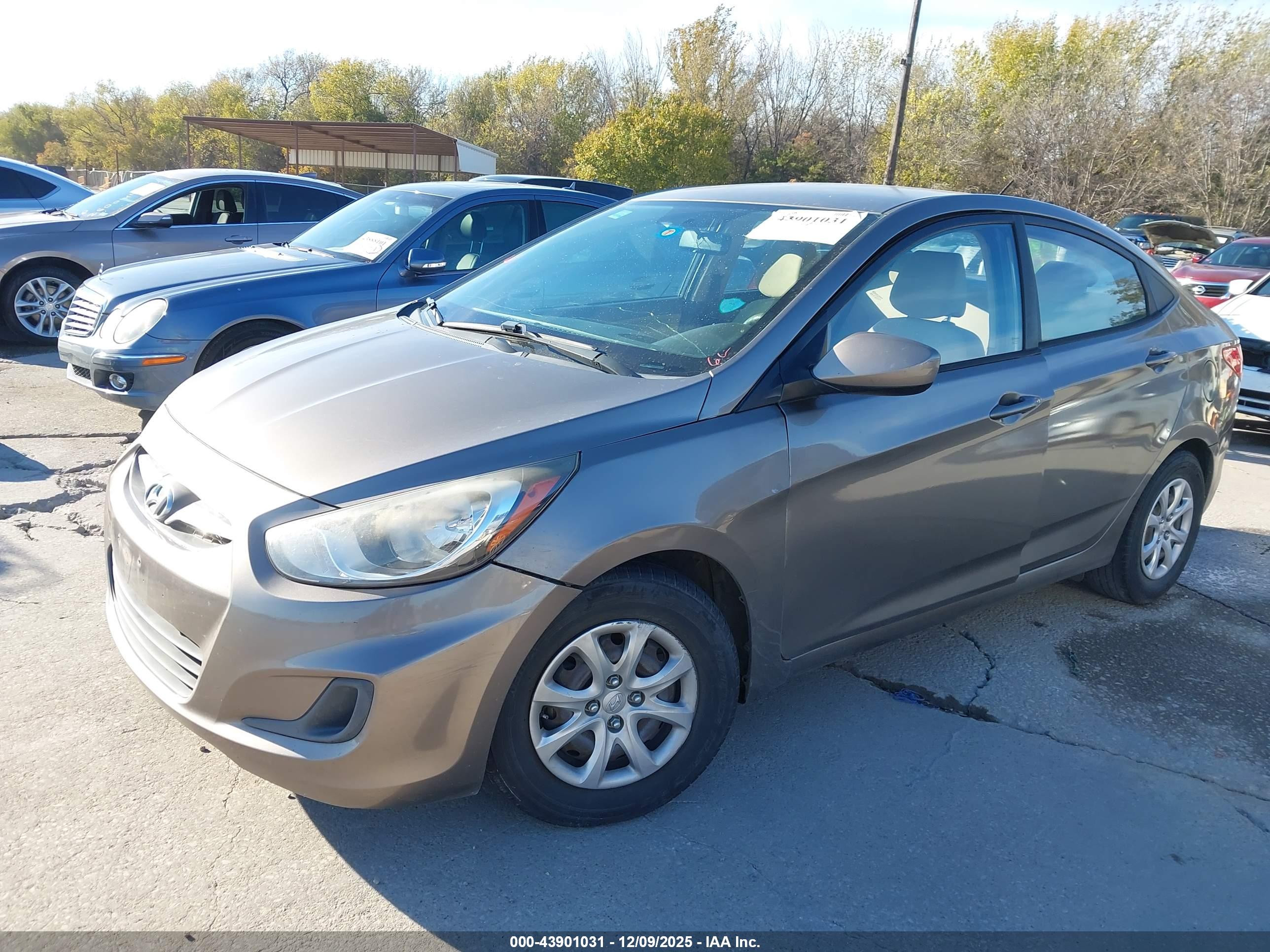 HYUNDAI ACCENT image 6