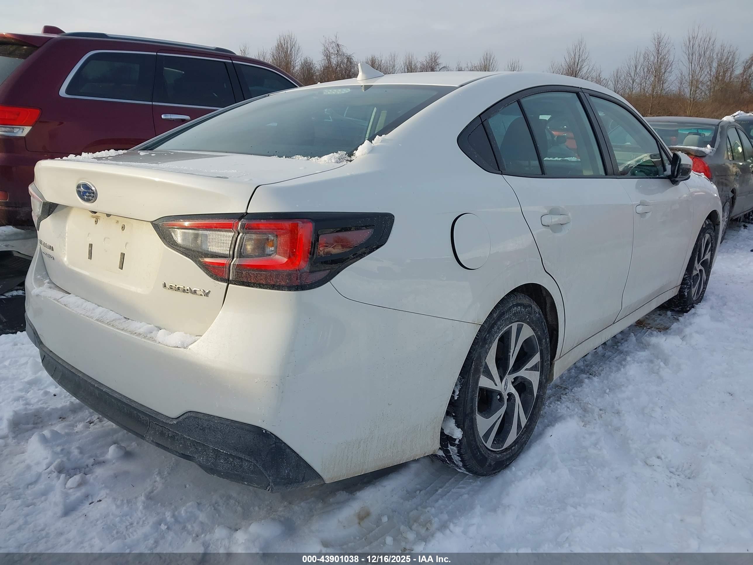 SUBARU LEGACY image 4