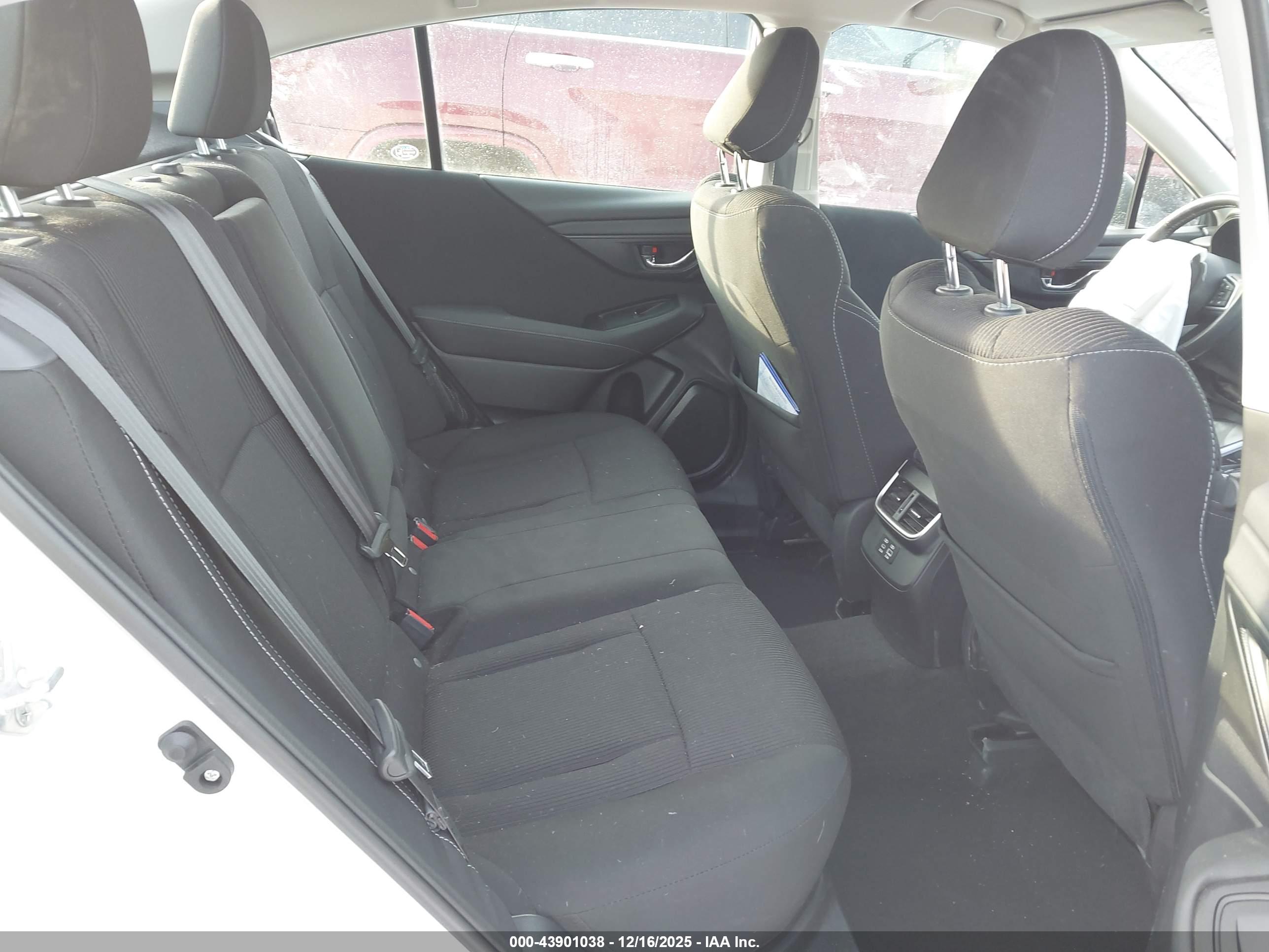 SUBARU LEGACY image 8