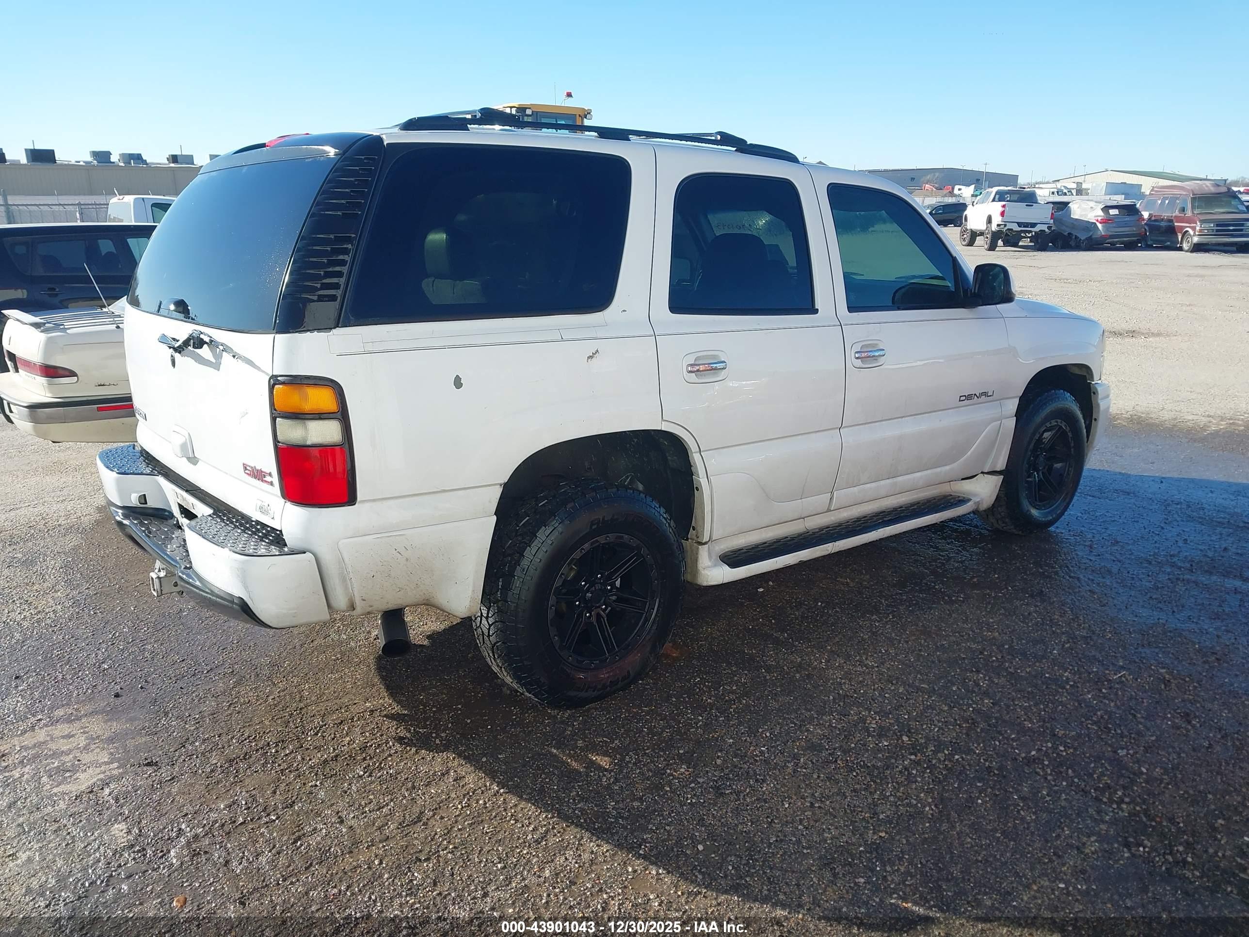 GMC YUKON image 4