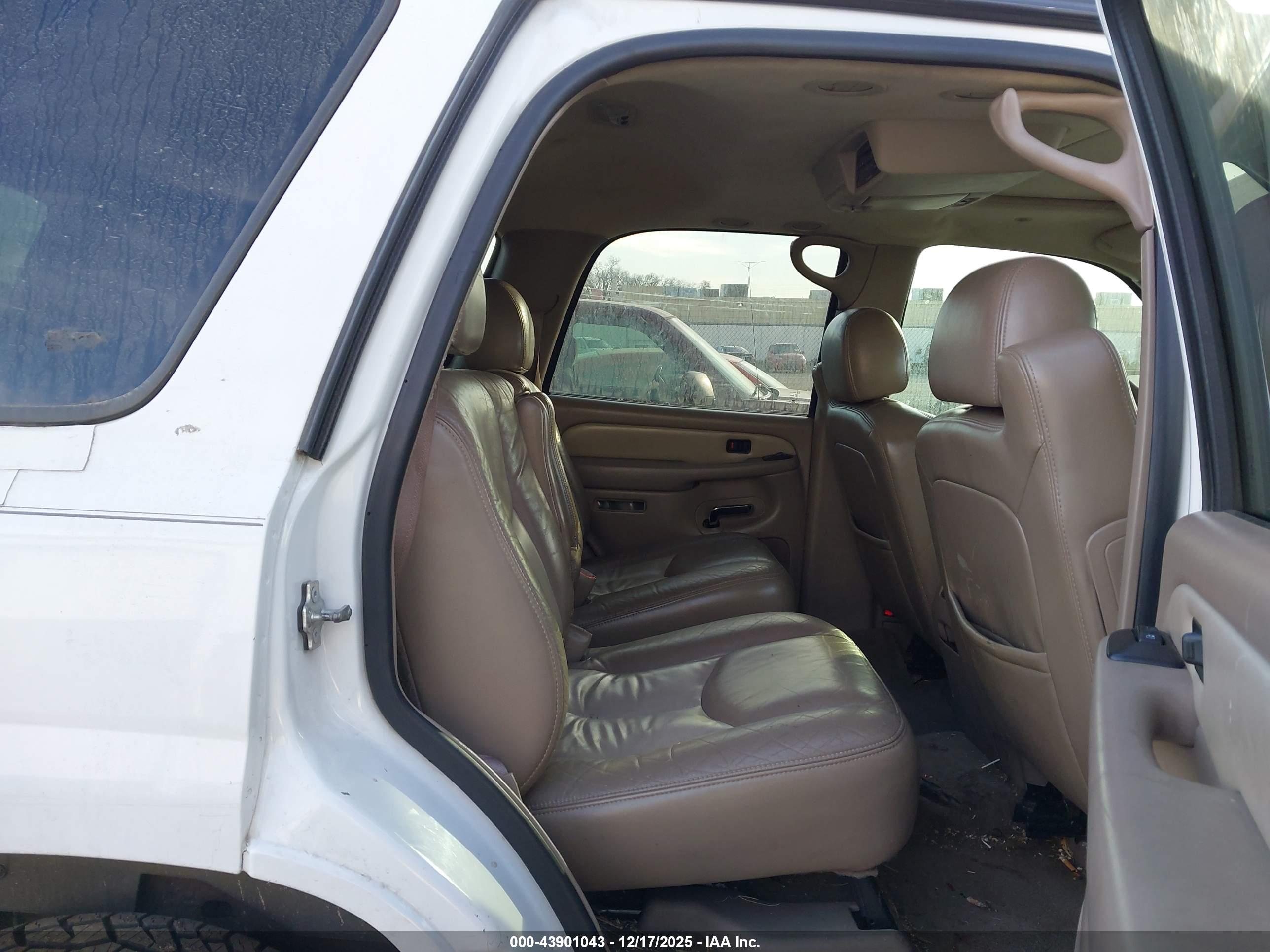 GMC YUKON image 8