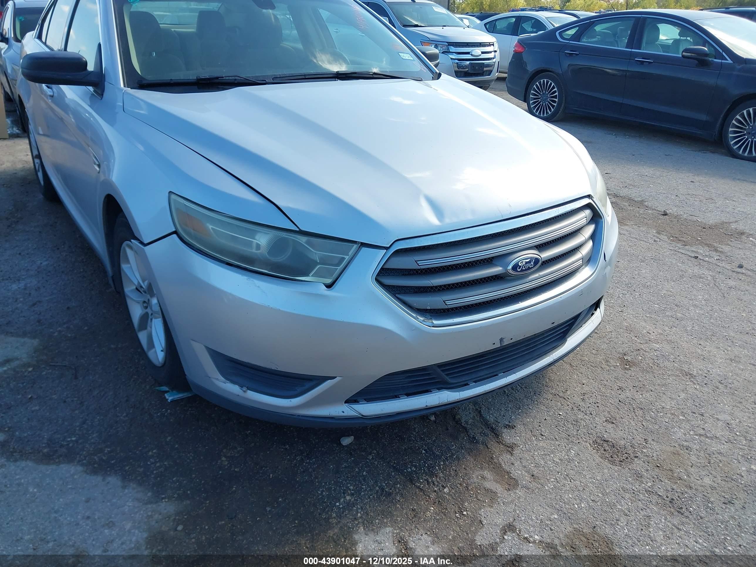 FORD TAURUS image 6