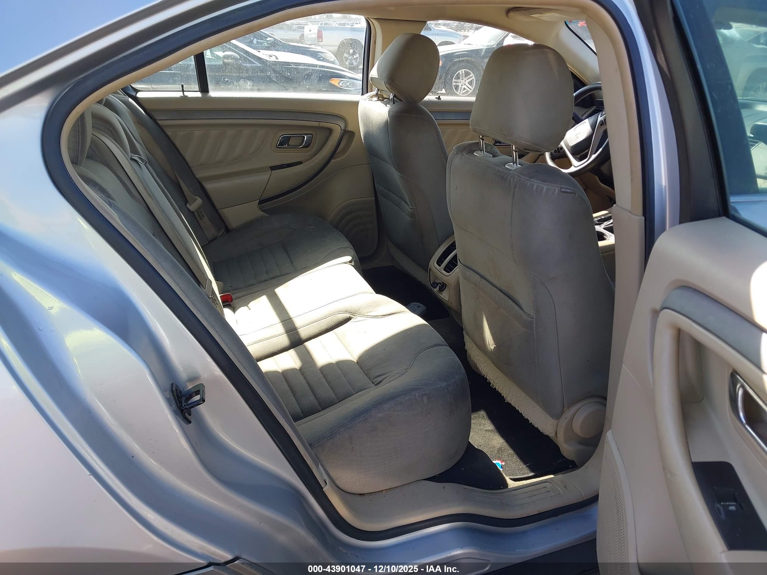 FORD TAURUS image 8