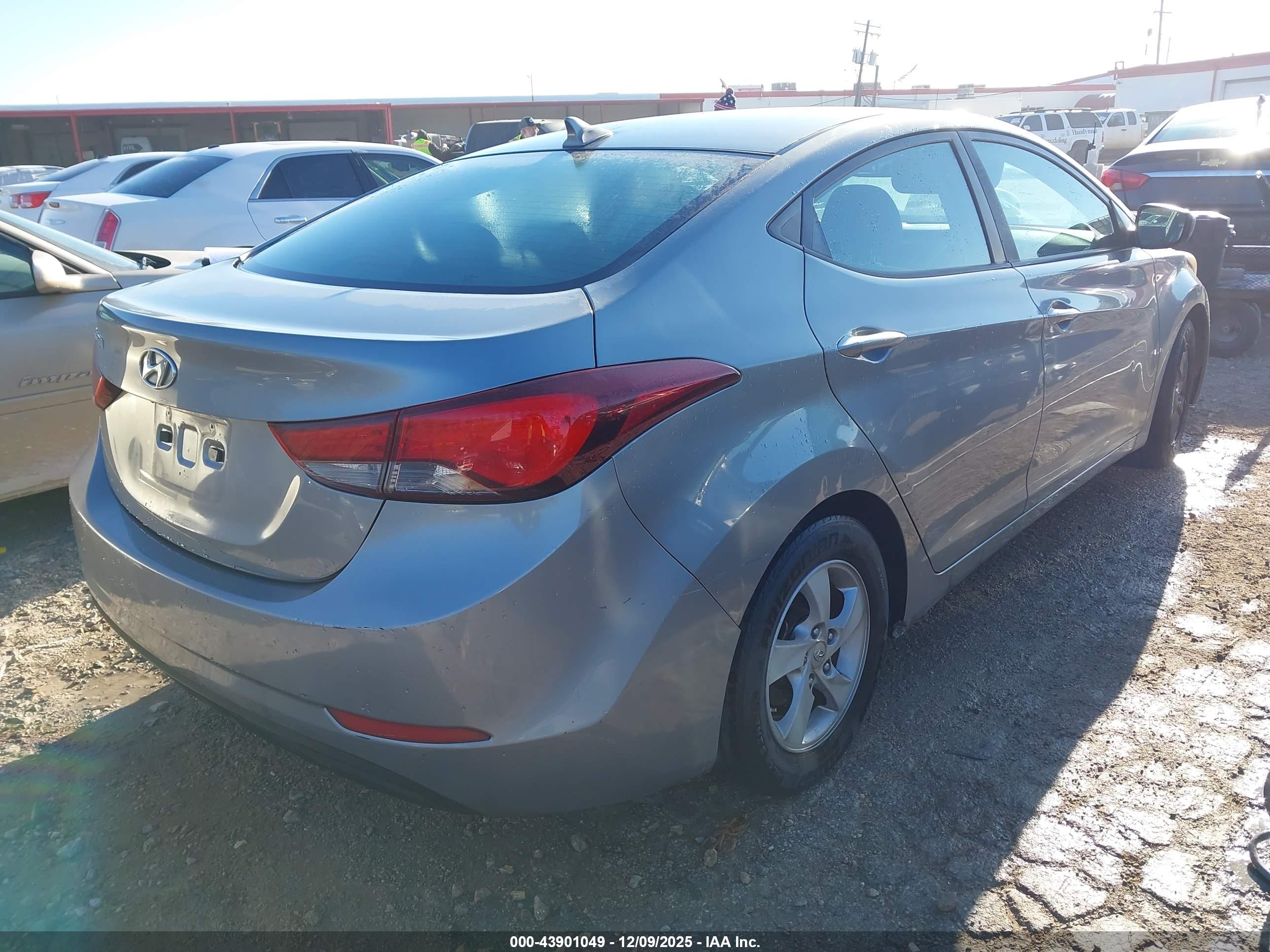 HYUNDAI ELANTRA image 4