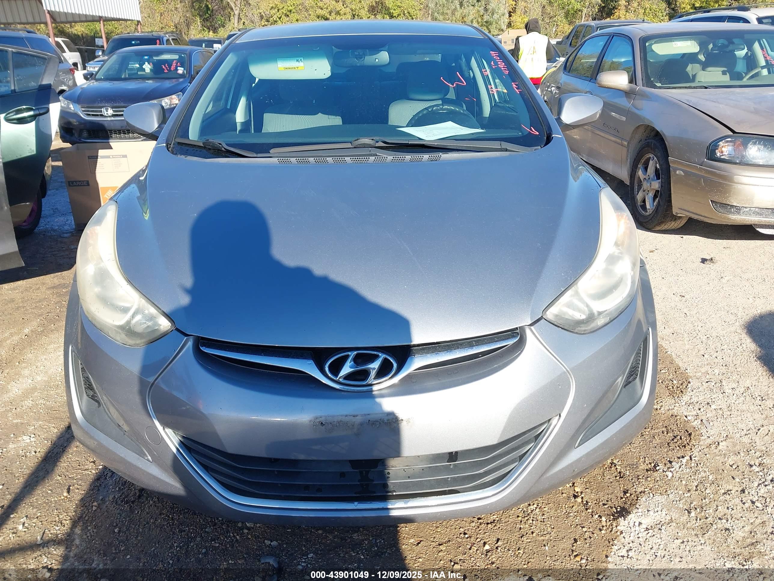 HYUNDAI ELANTRA image 6