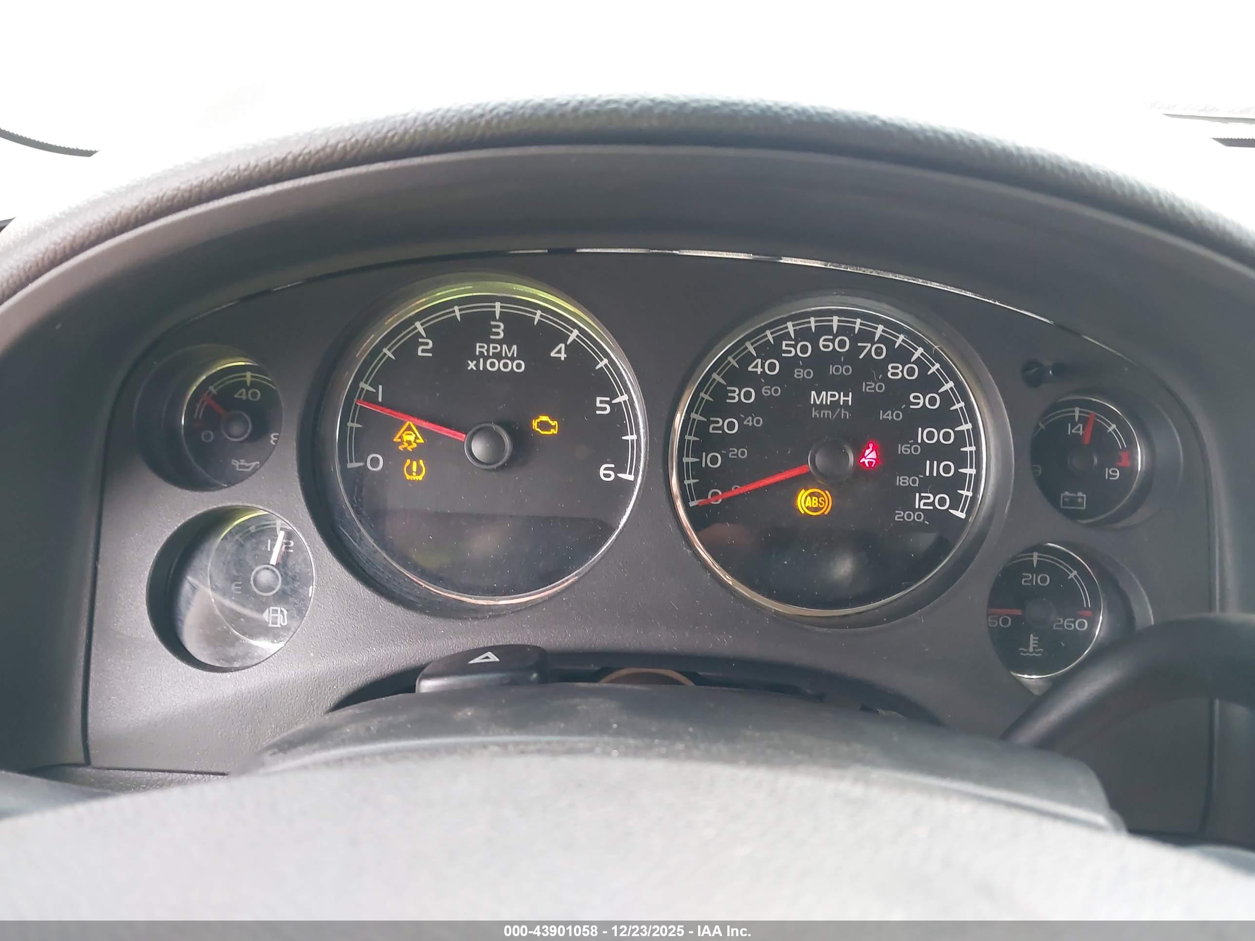 CHEVROLET AVALANCHE image 7