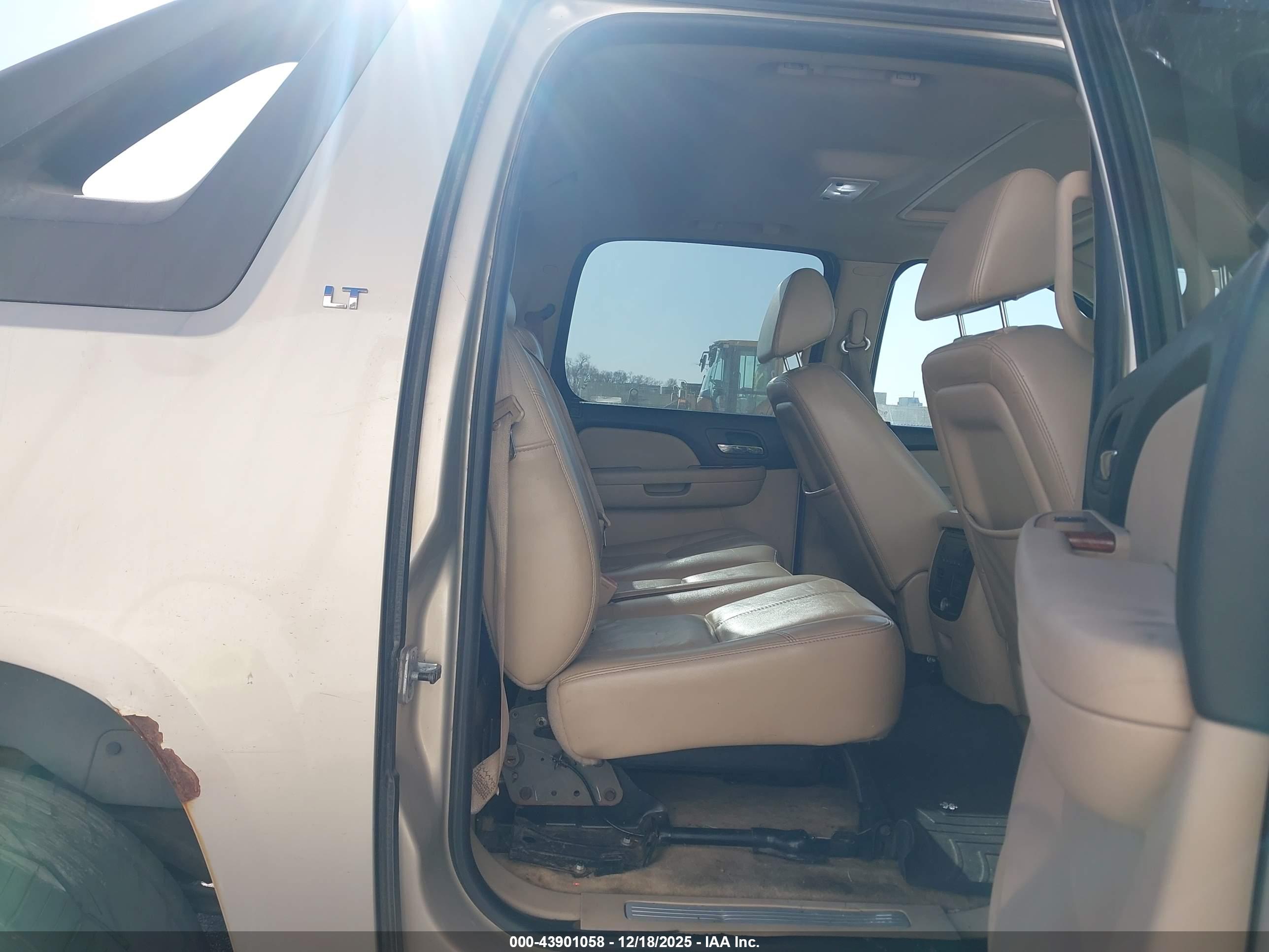 CHEVROLET AVALANCHE image 8