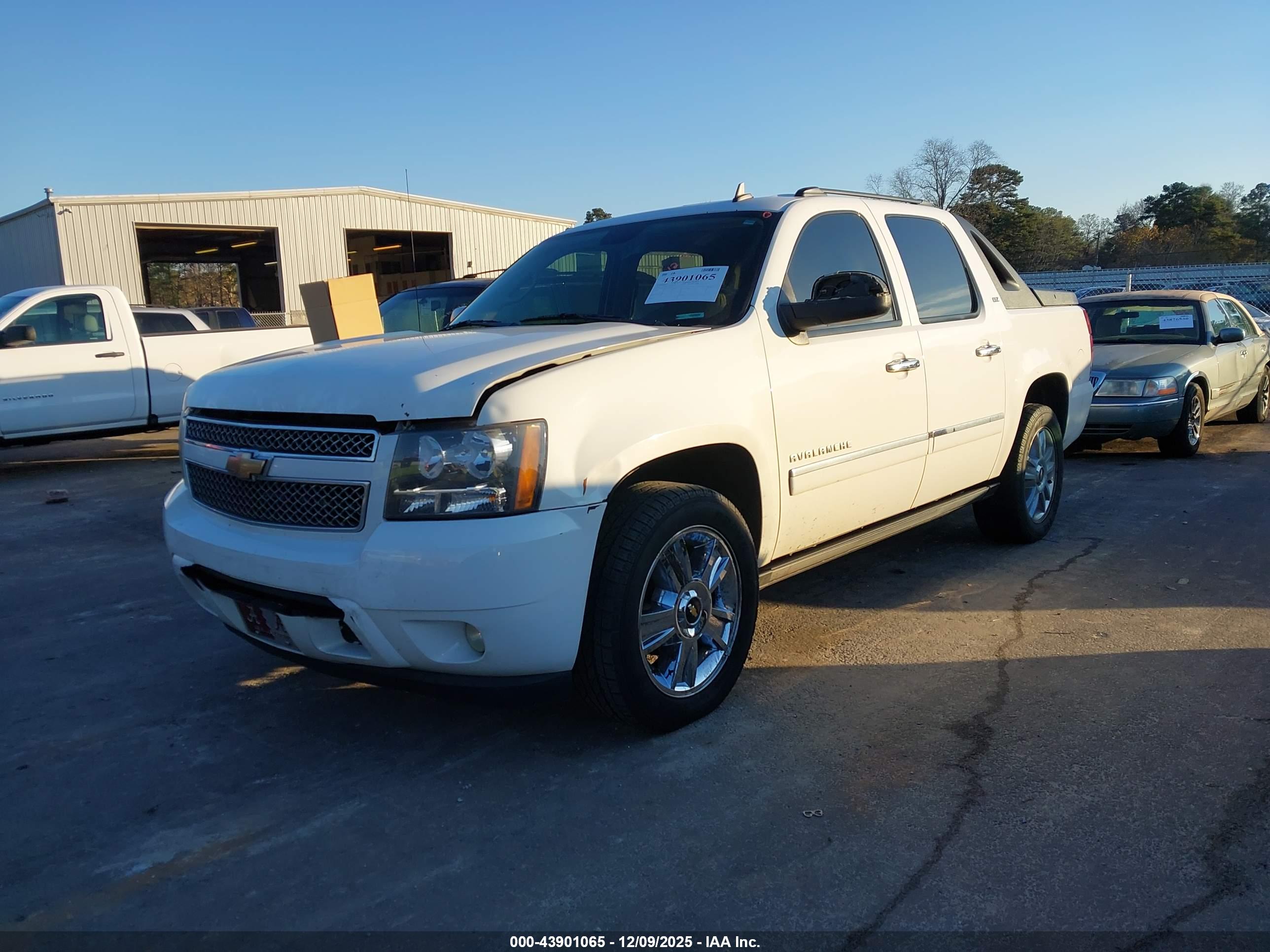 CHEVROLET AVALANCHE image 2