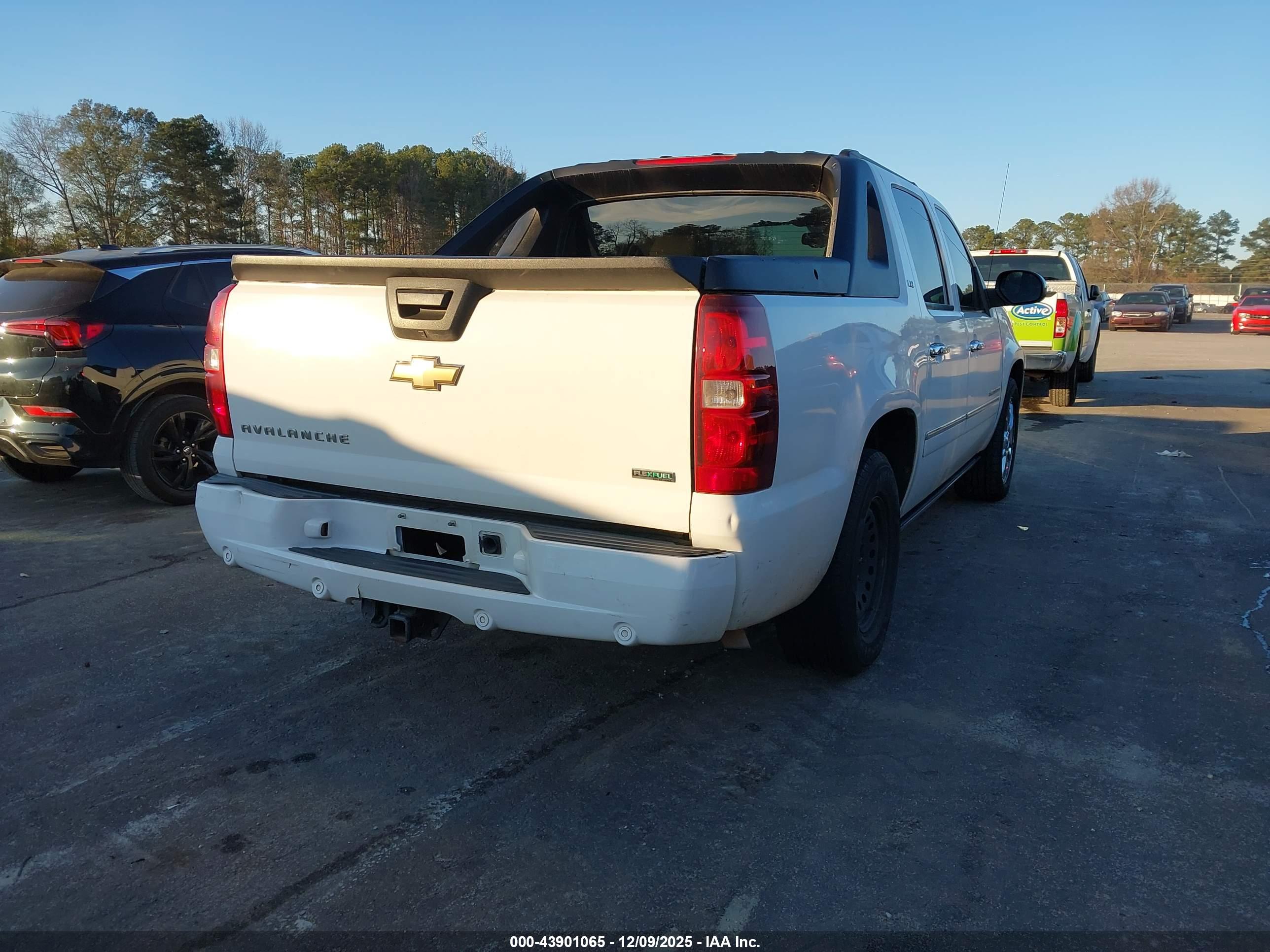 CHEVROLET AVALANCHE image 4