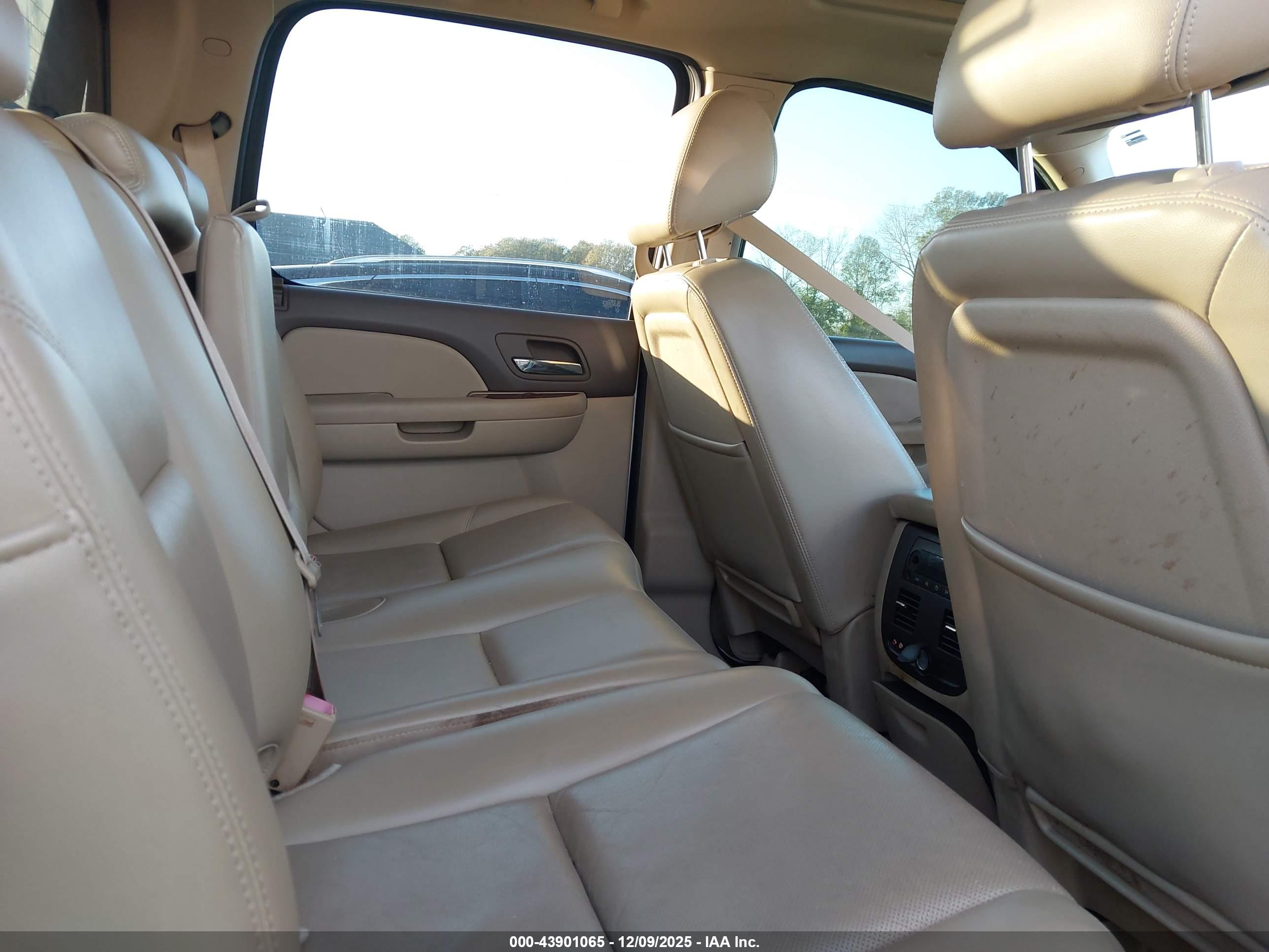CHEVROLET AVALANCHE image 8