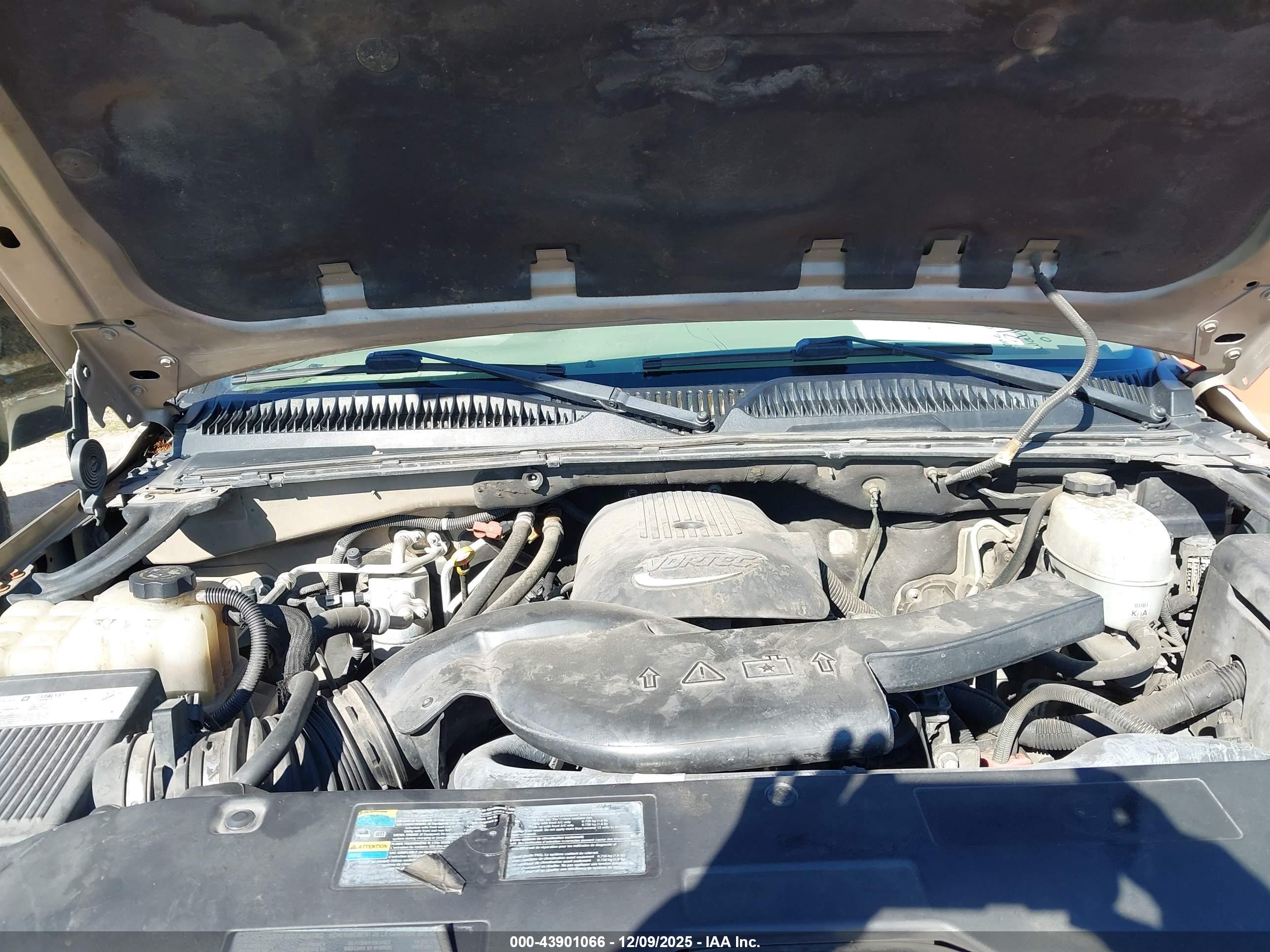 CHEVROLET TAHOE image 10