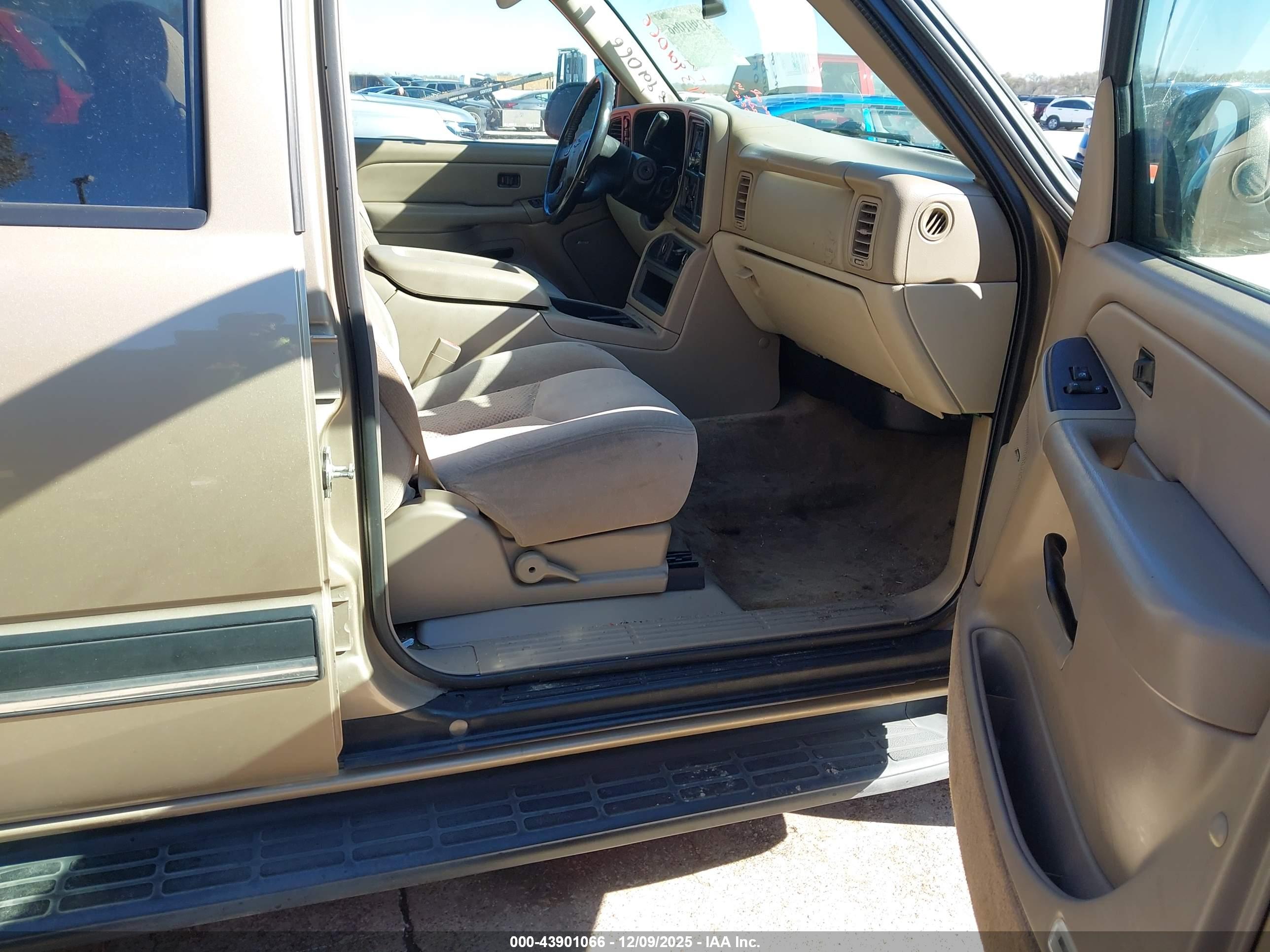 CHEVROLET TAHOE image 5