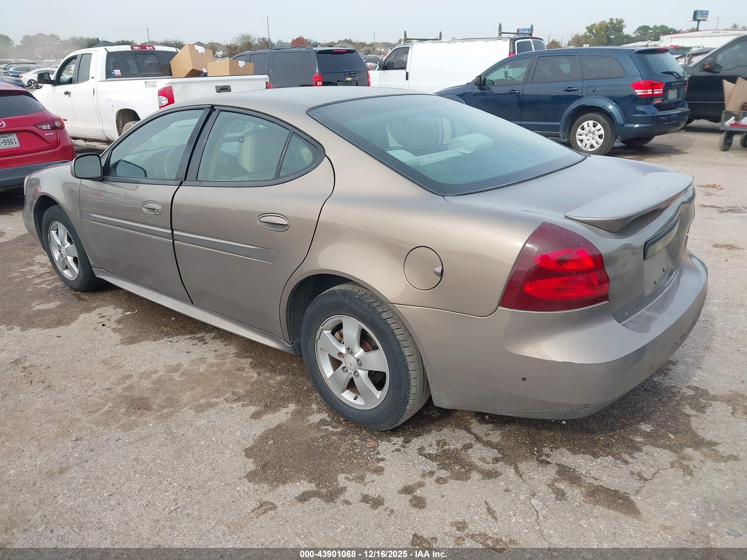 PONTIAC GRAND image 3
