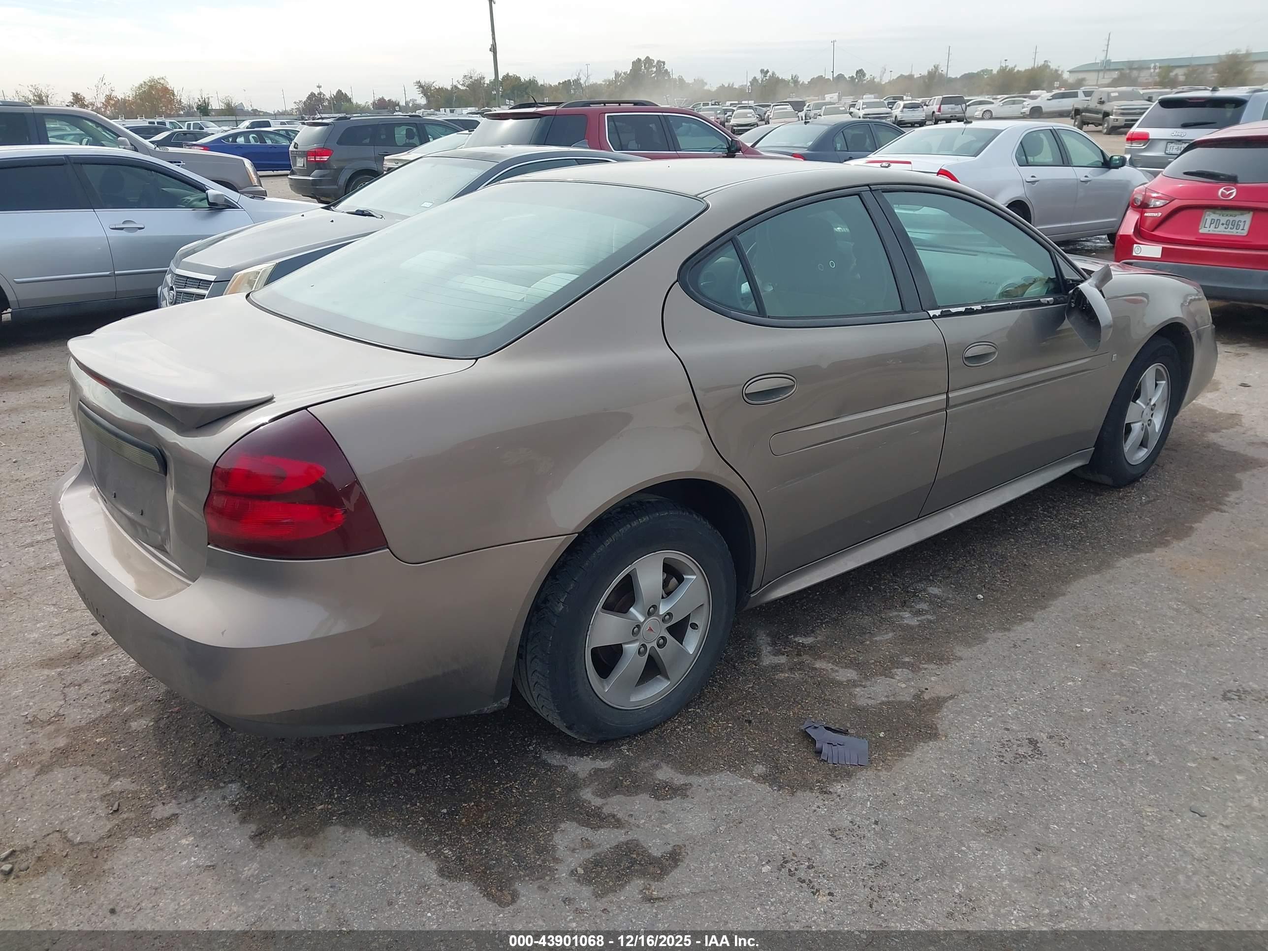 PONTIAC GRAND image 4