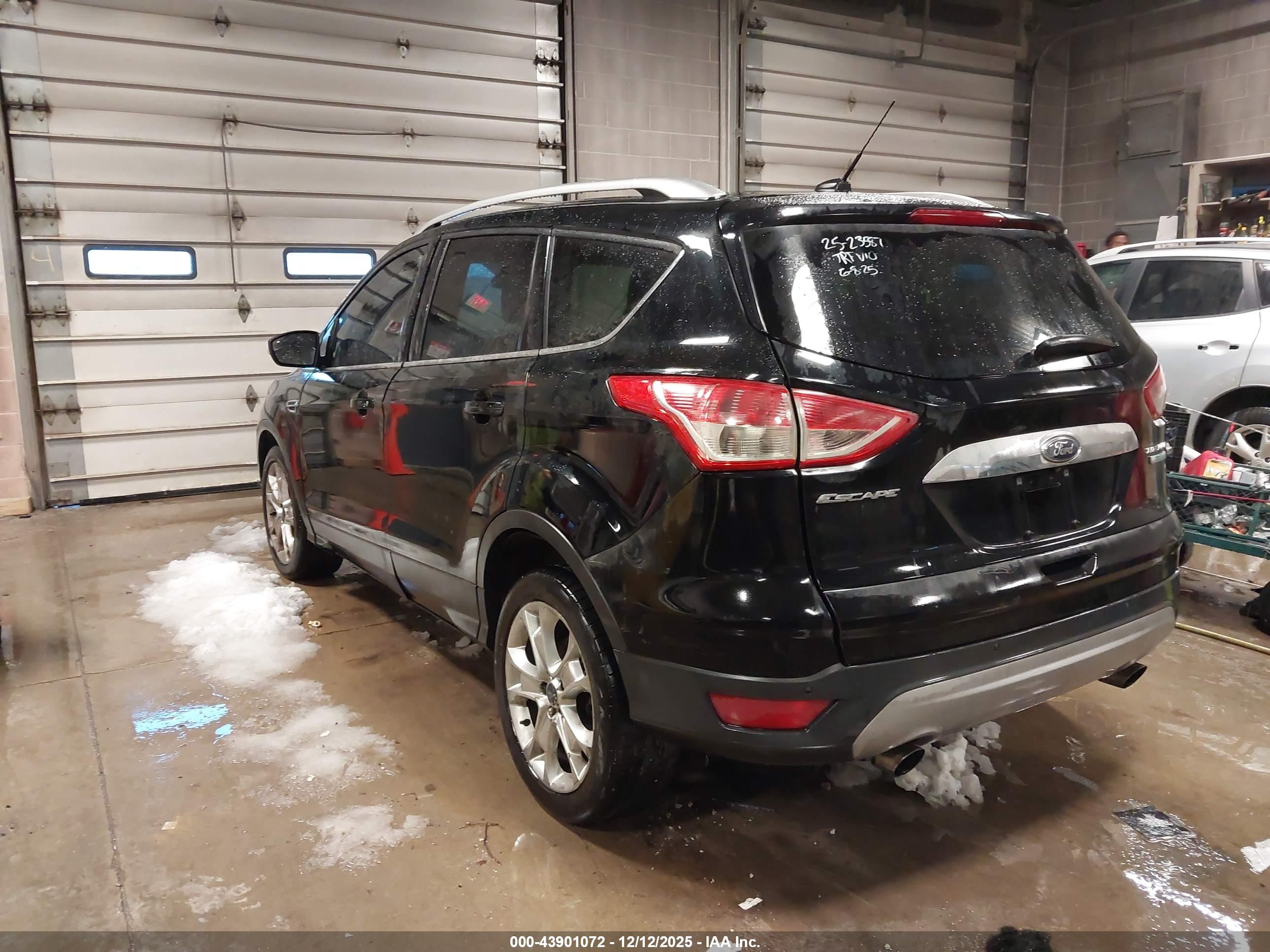 FORD ESCAPE image 3