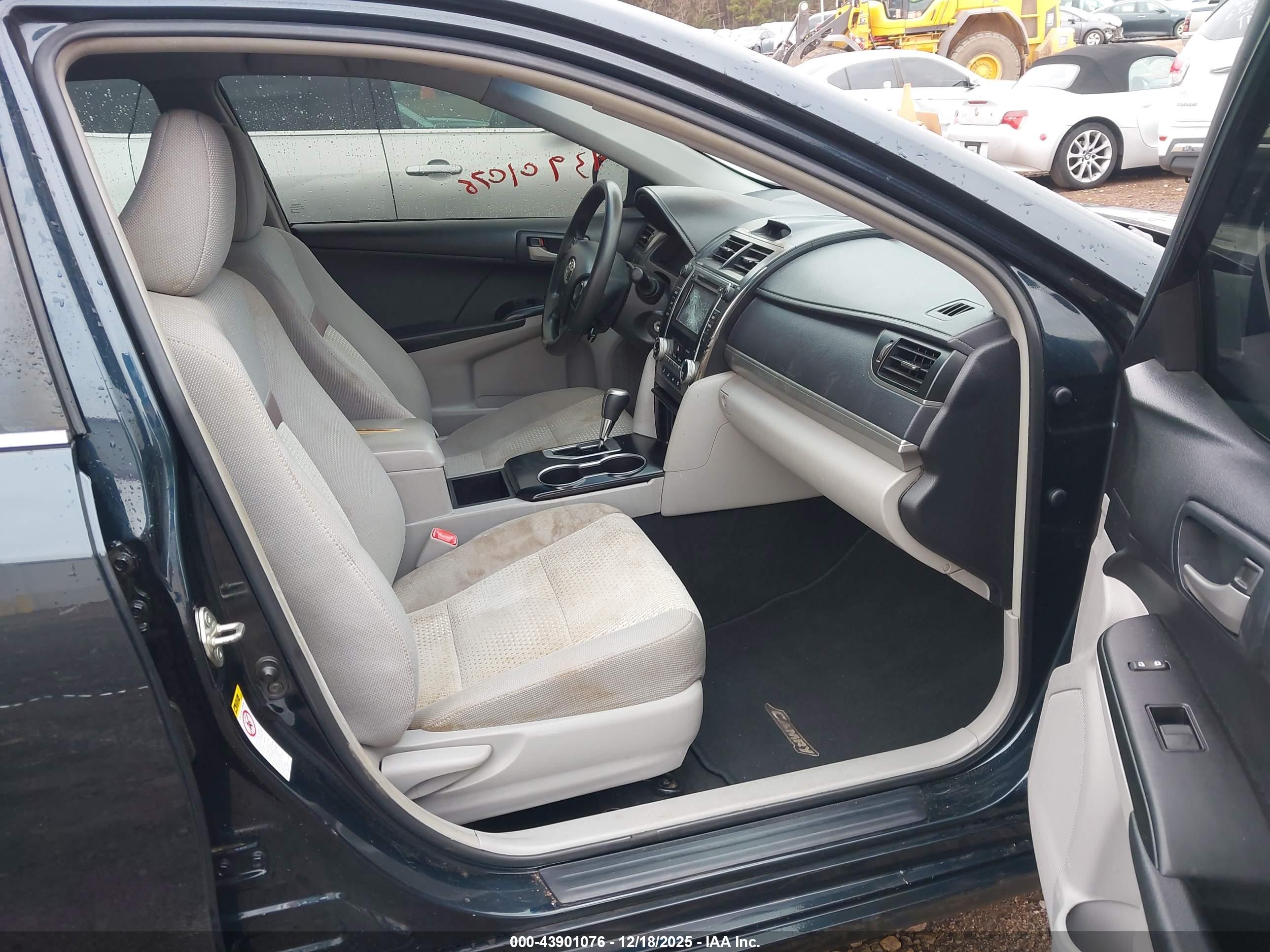 TOYOTA CAMRY image 5