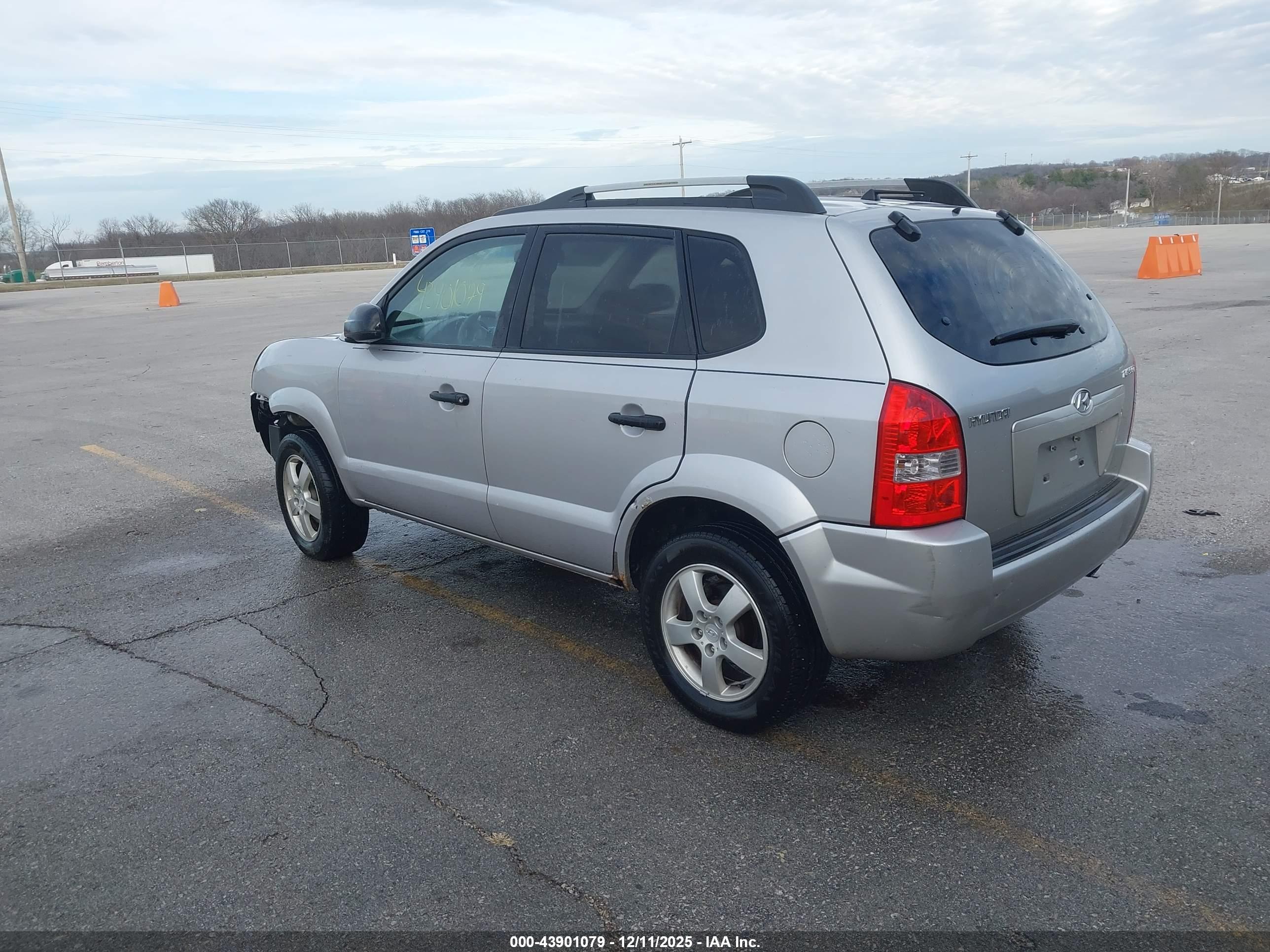 HYUNDAI TUCSON image 3