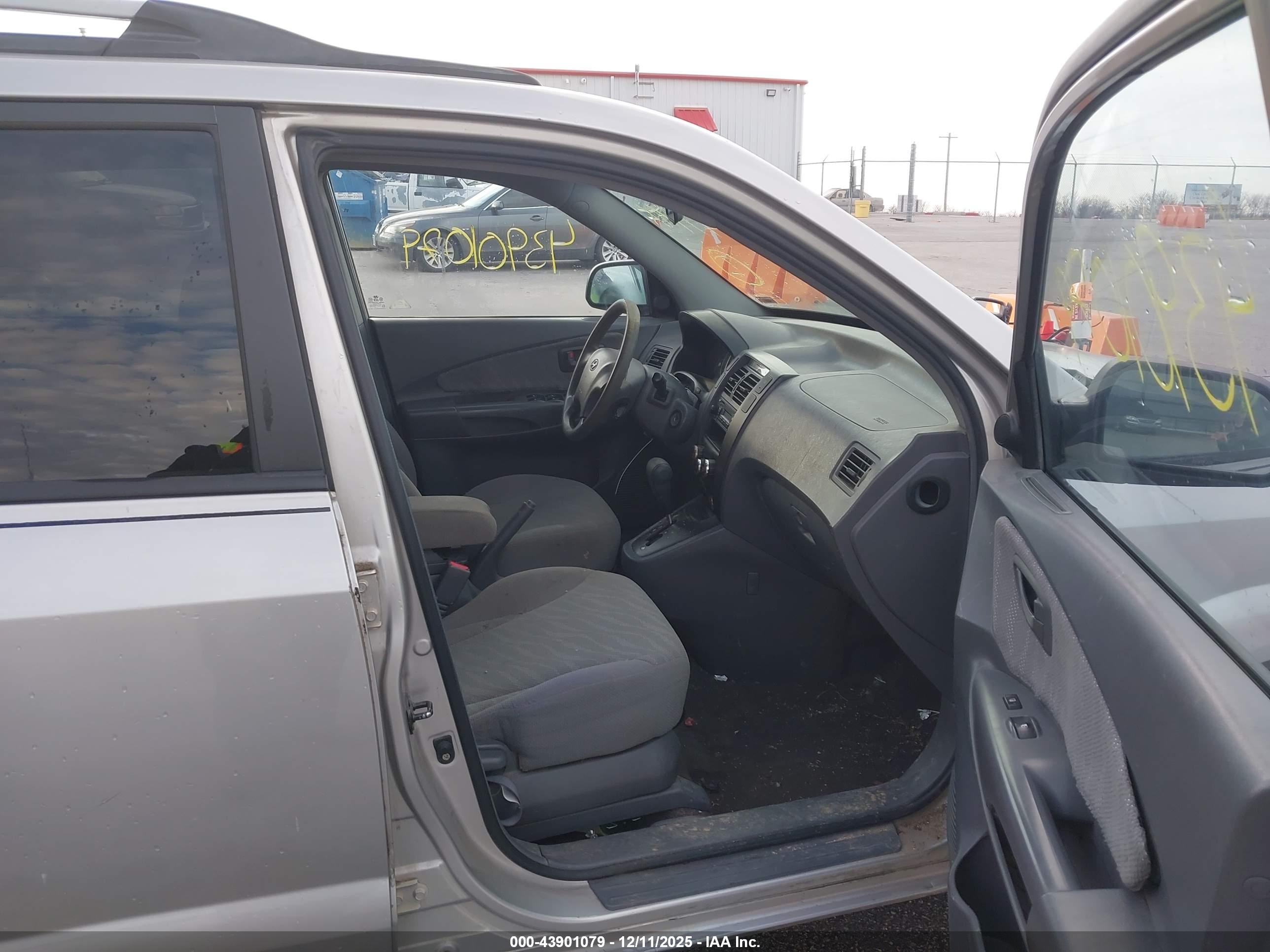 HYUNDAI TUCSON image 5