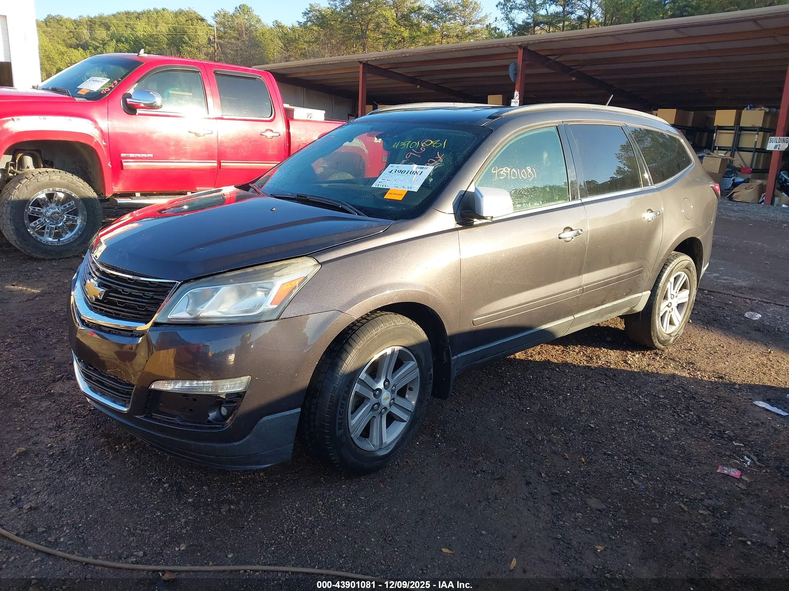 CHEVROLET TRAVERSE image 2
