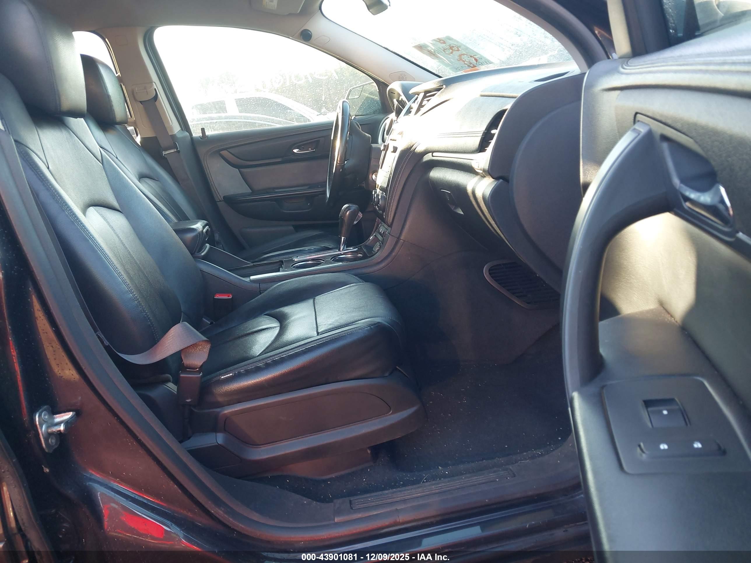 CHEVROLET TRAVERSE image 5