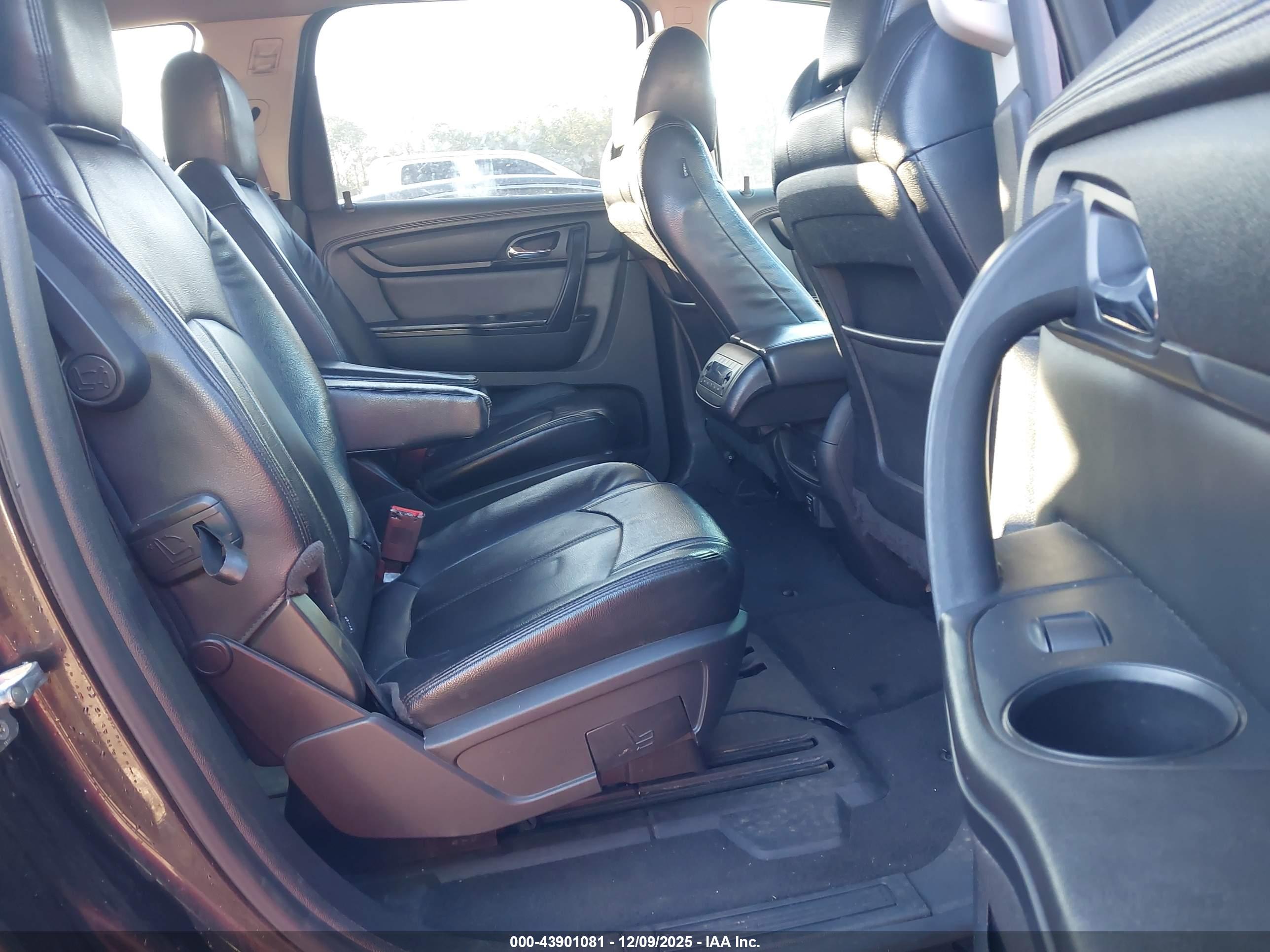 CHEVROLET TRAVERSE image 8