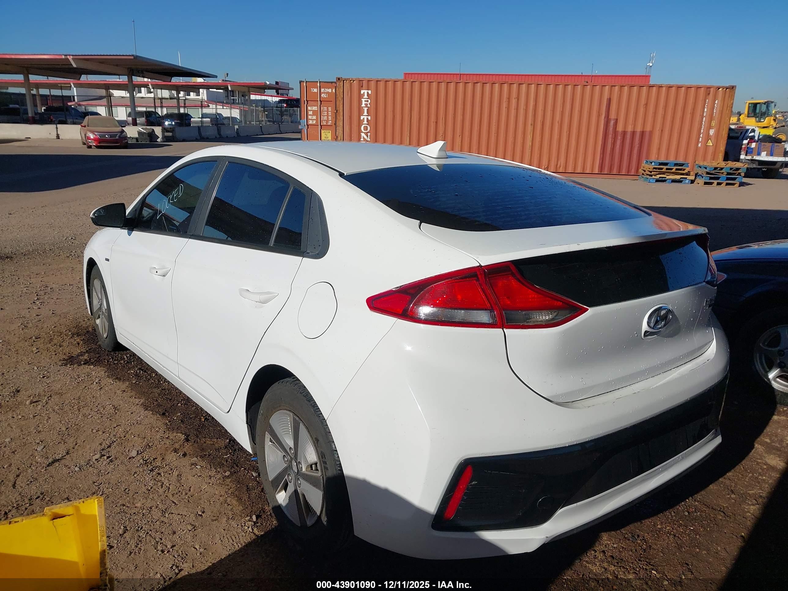 HYUNDAI IONIQ image 3