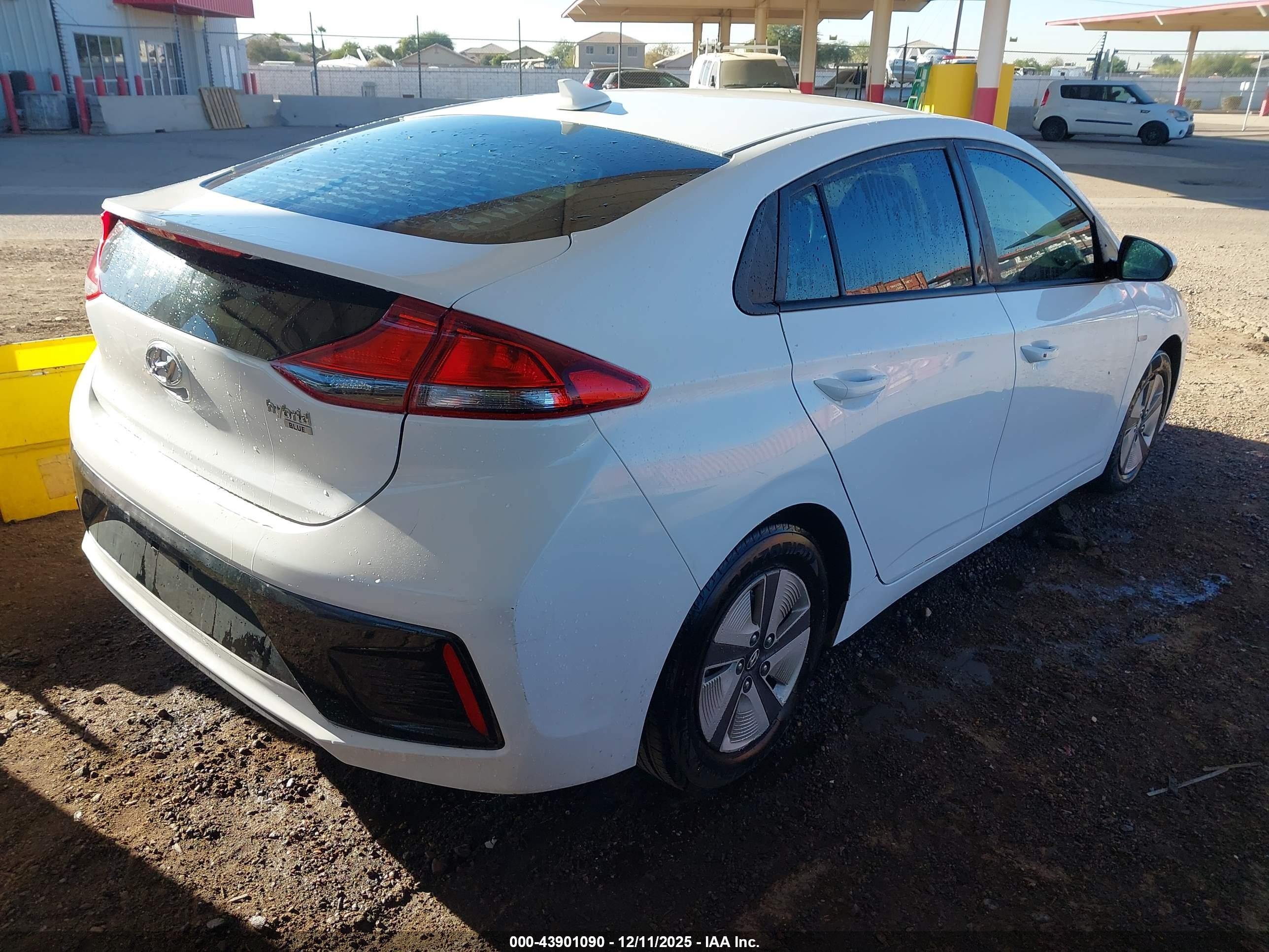 HYUNDAI IONIQ image 4