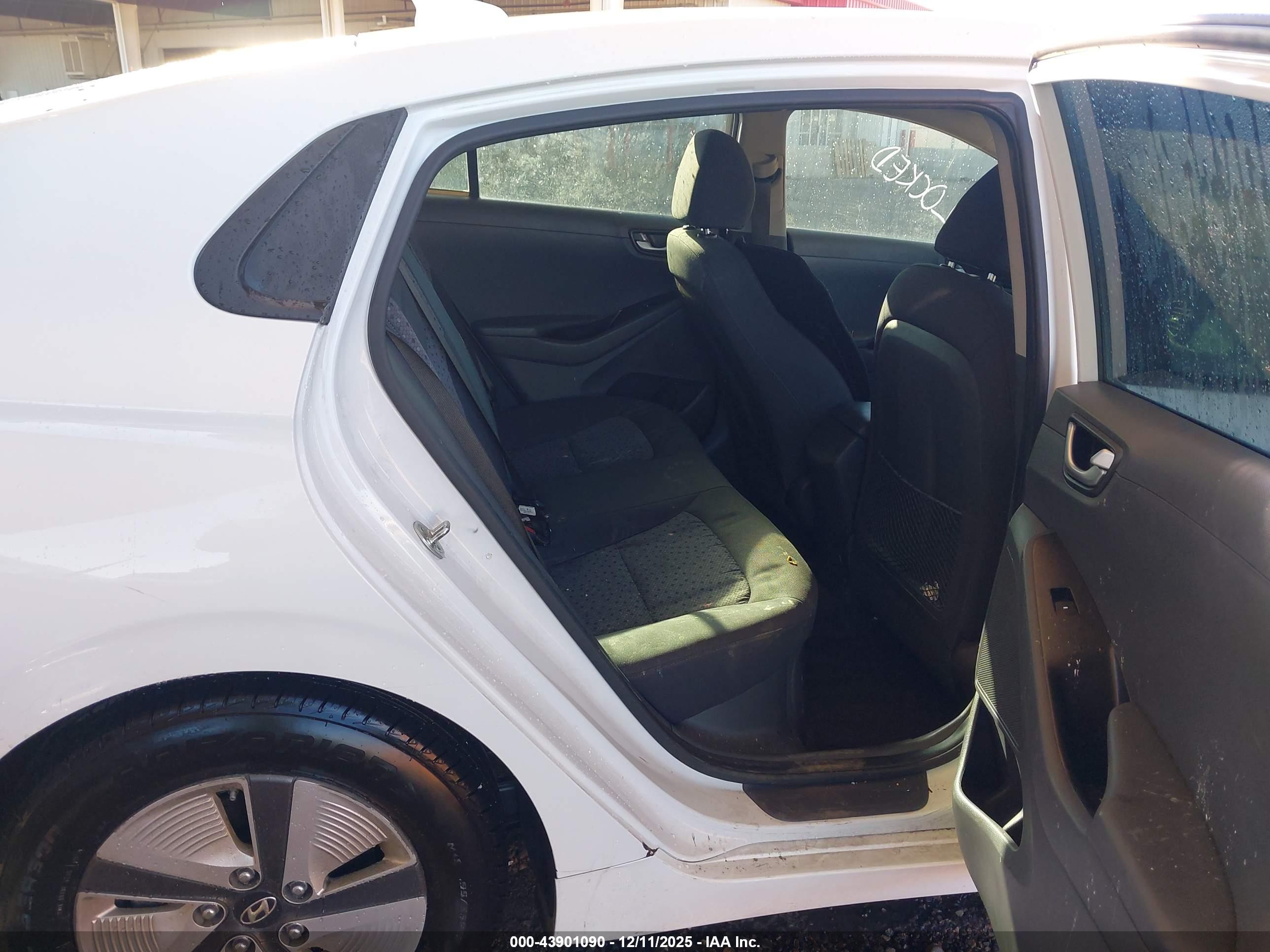 HYUNDAI IONIQ image 8