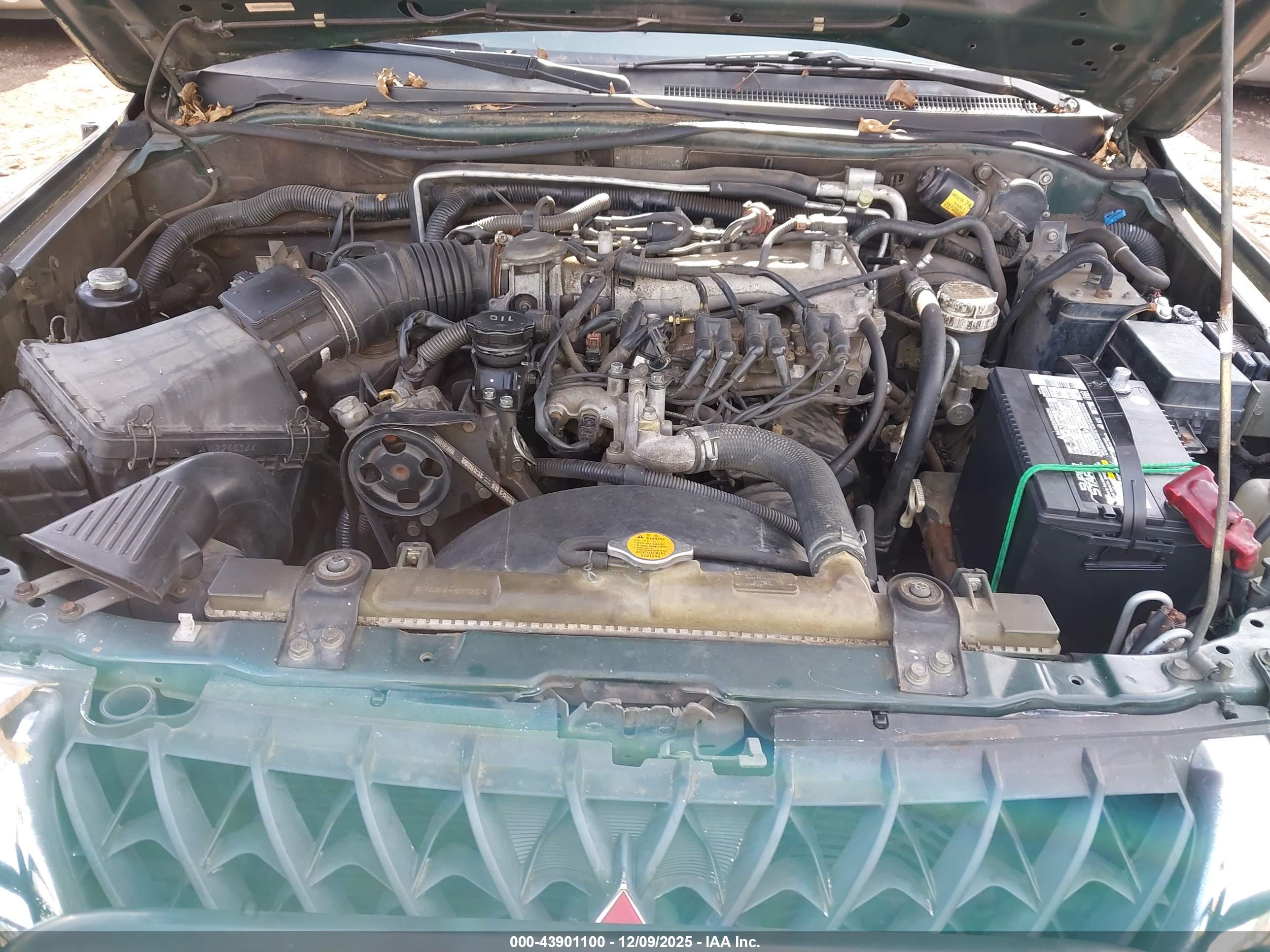 MITSUBISHI MONTERO image 10