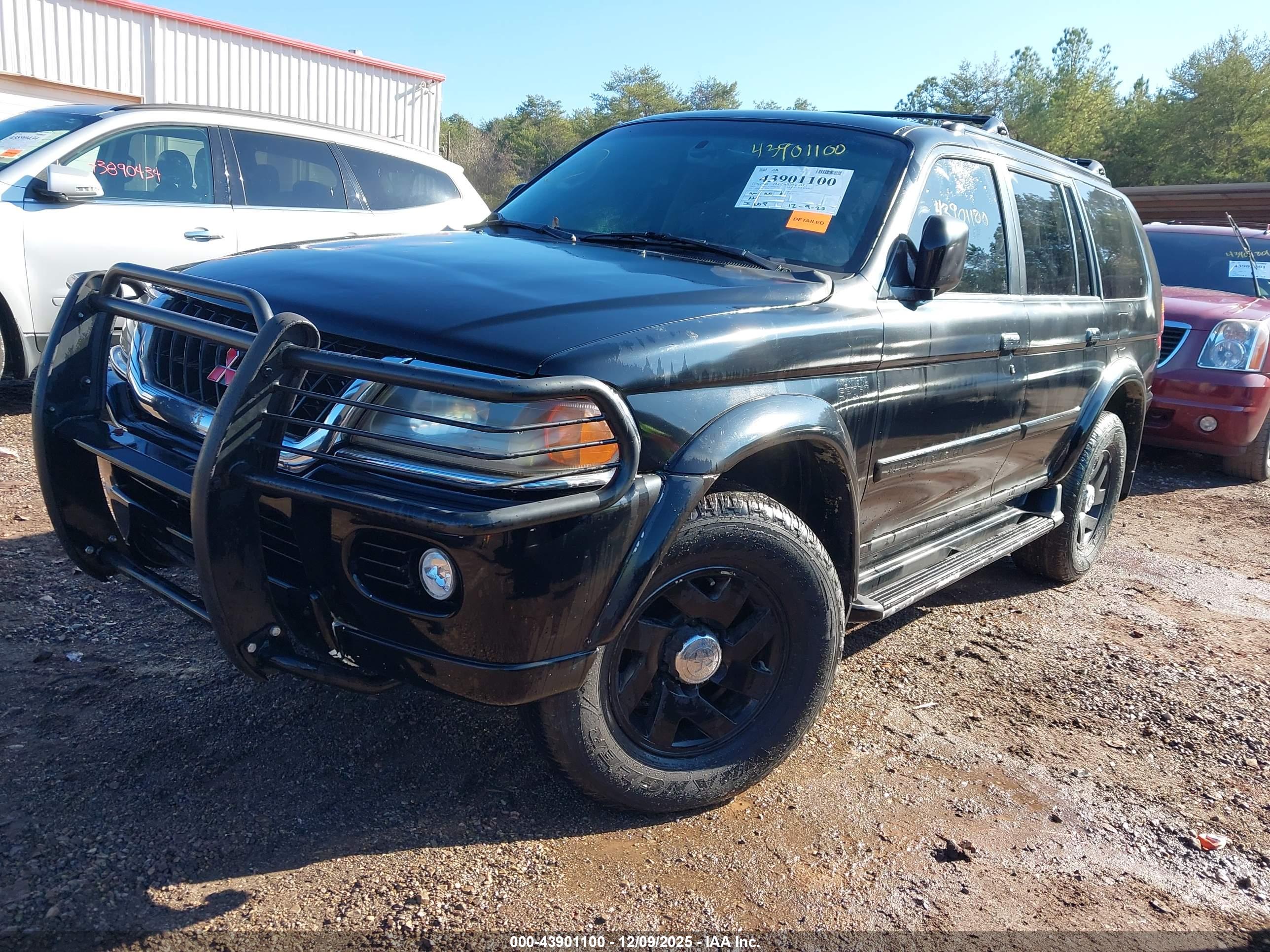 MITSUBISHI MONTERO image 2