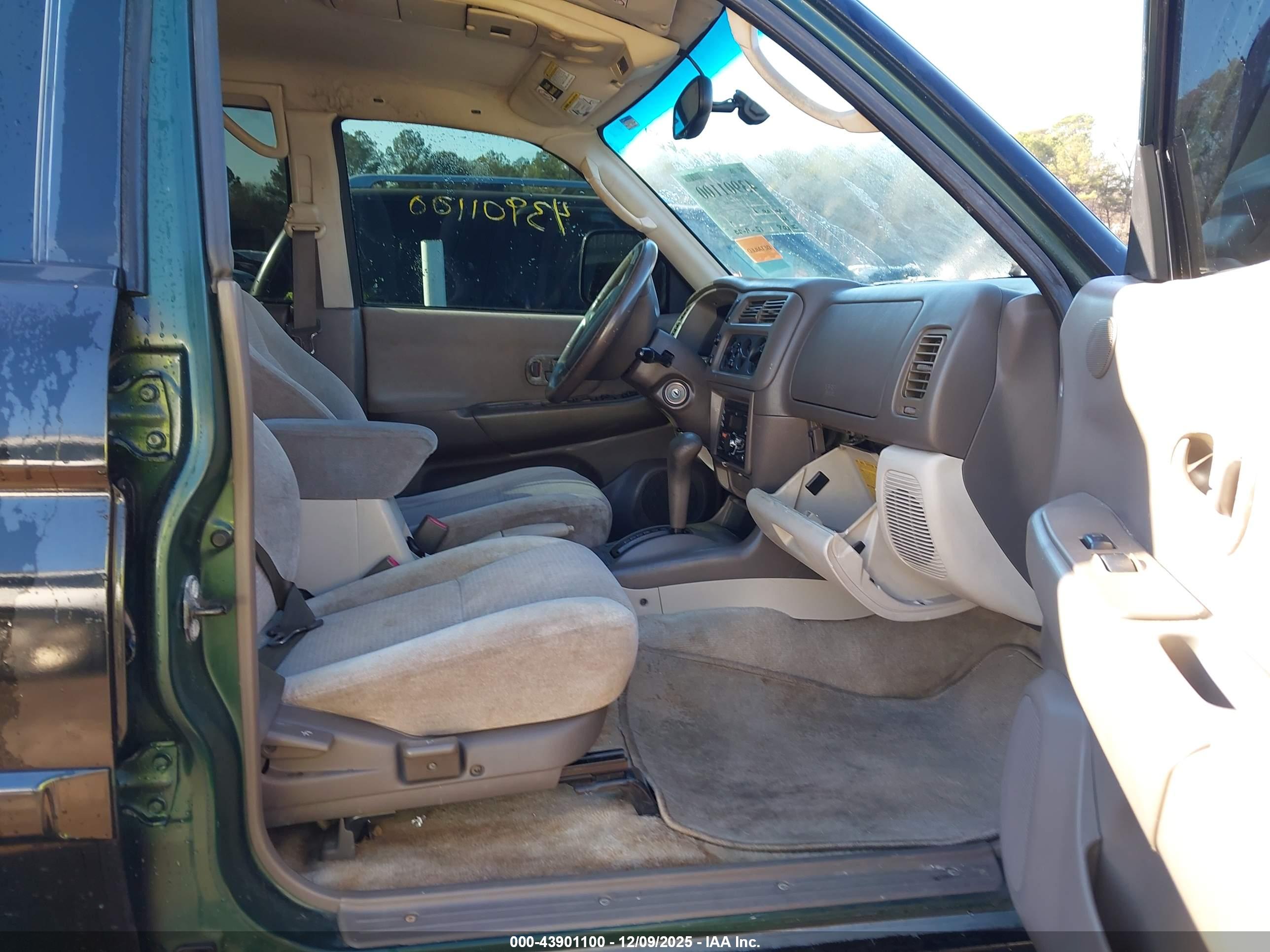 MITSUBISHI MONTERO image 5