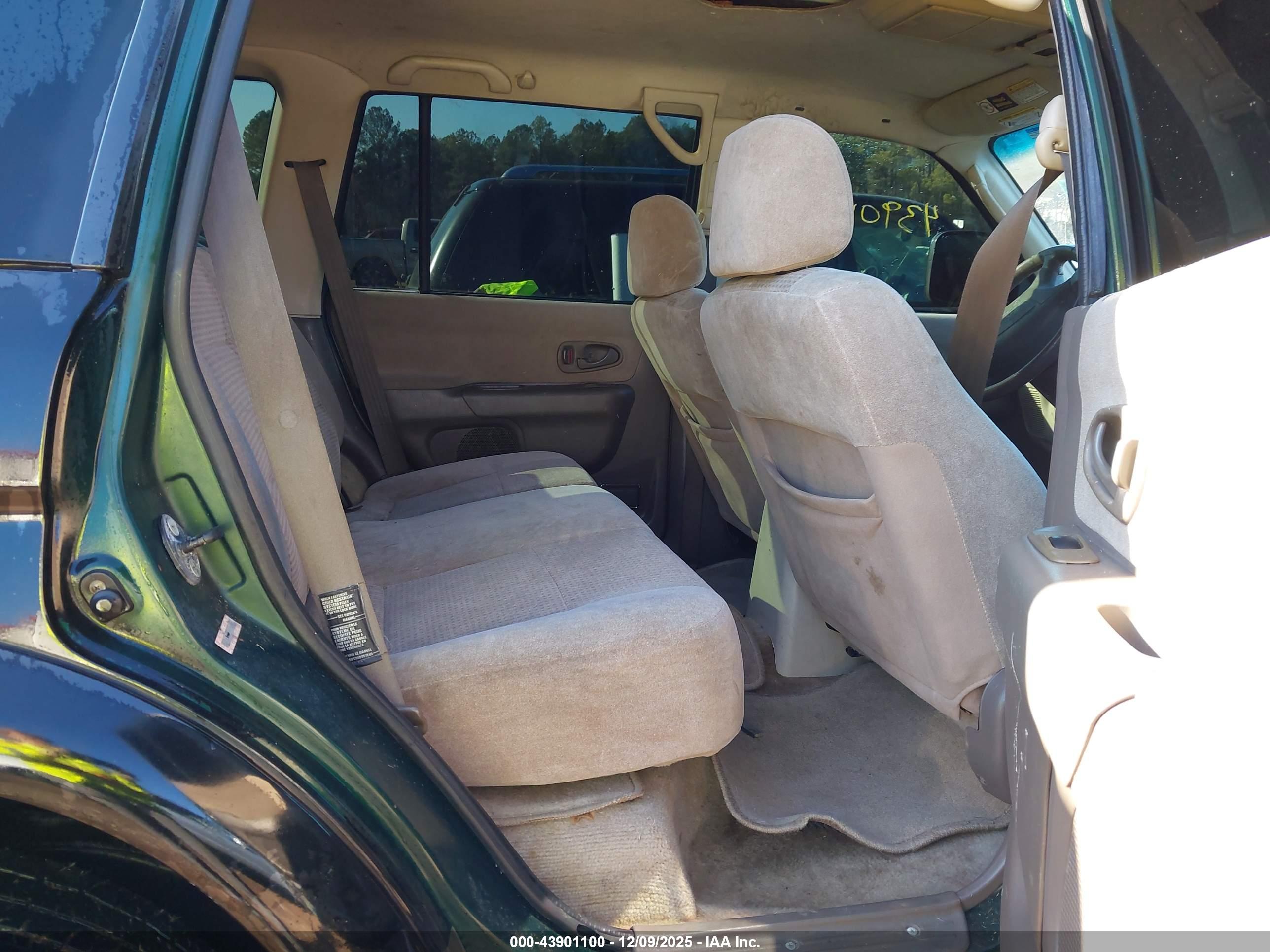 MITSUBISHI MONTERO image 8