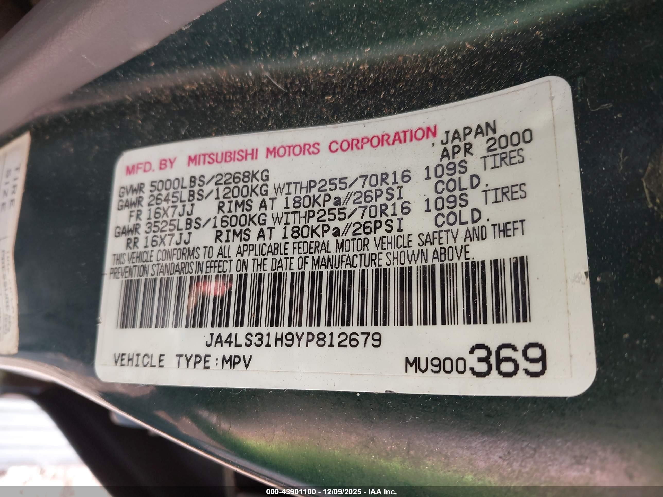 MITSUBISHI MONTERO image 9