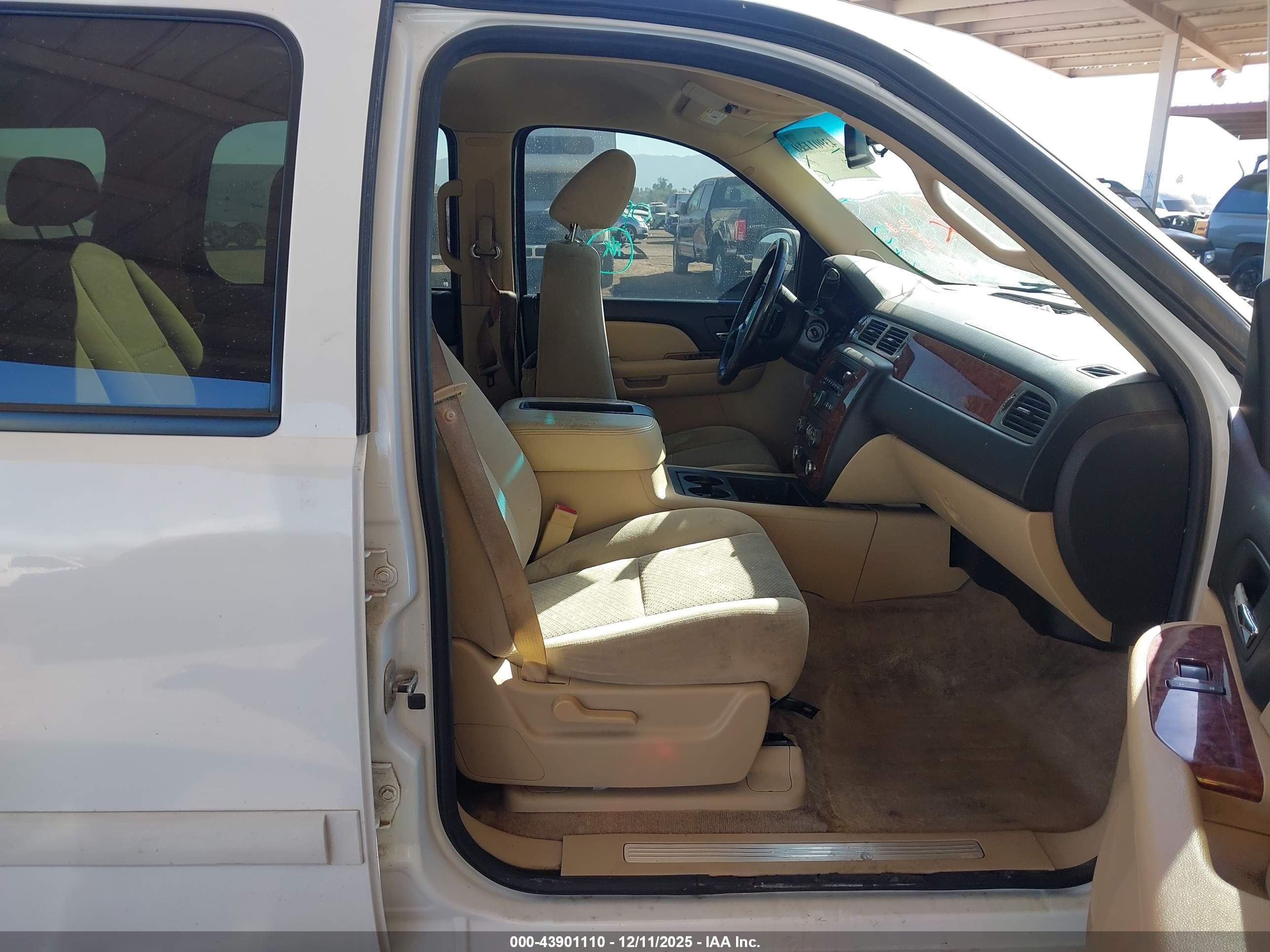 CHEVROLET TAHOE image 5