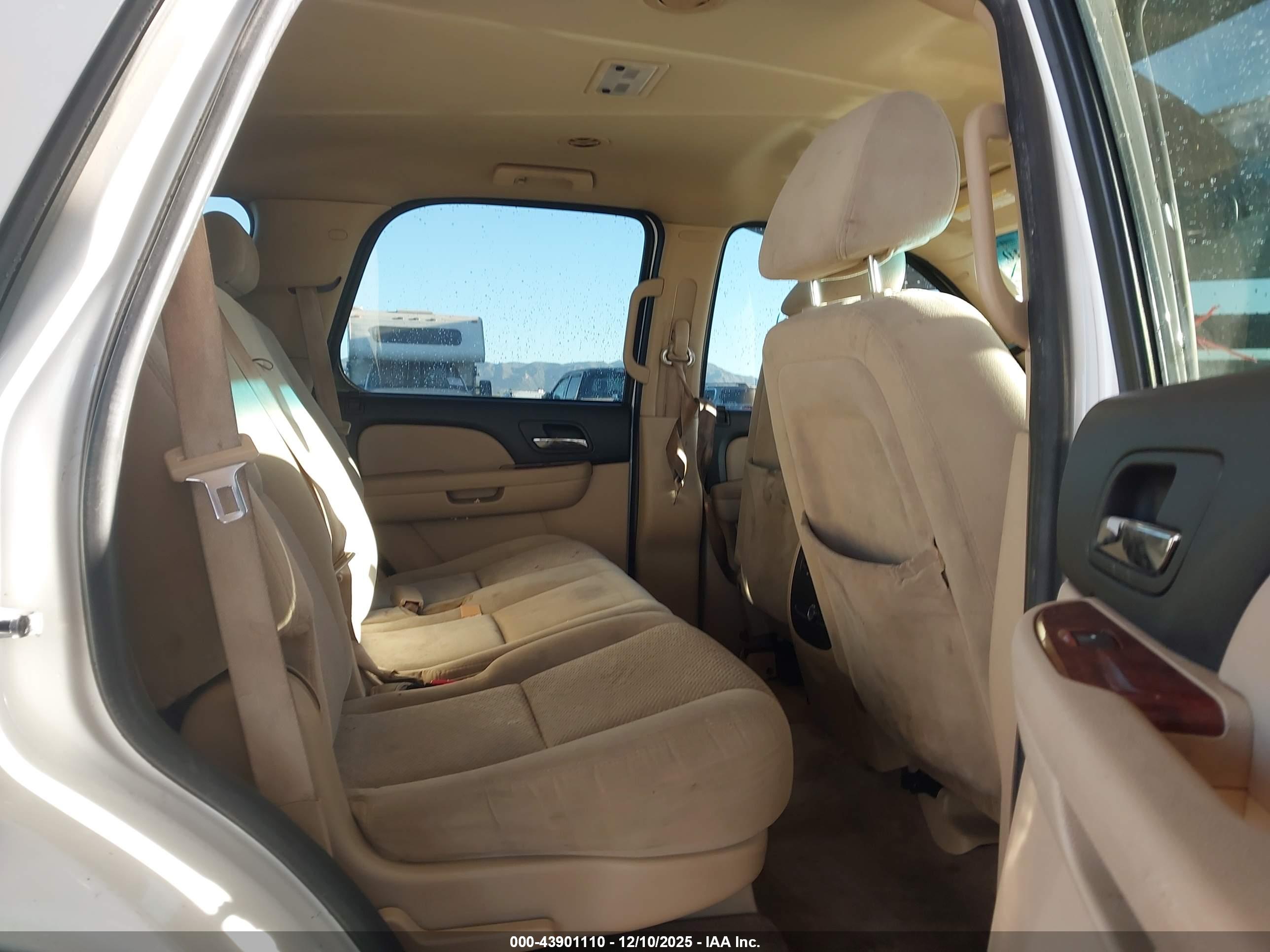 CHEVROLET TAHOE image 8