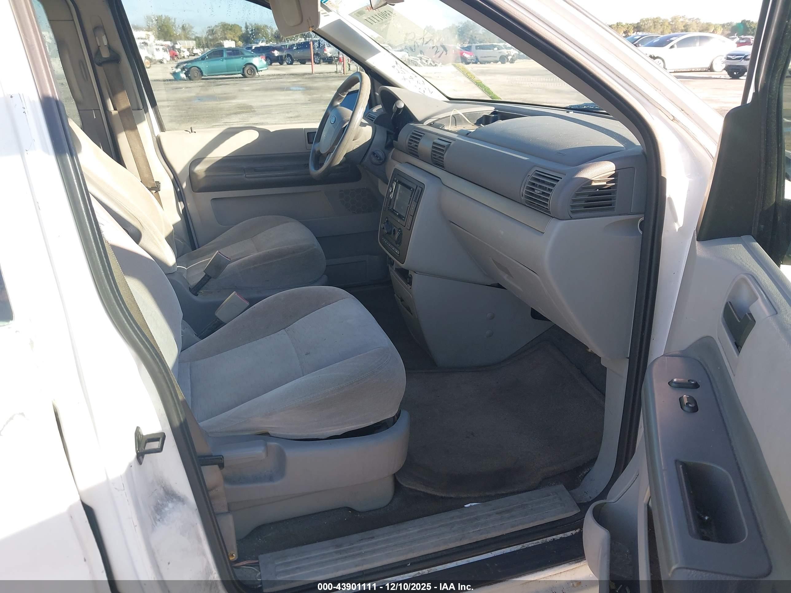FORD FREESTAR image 5