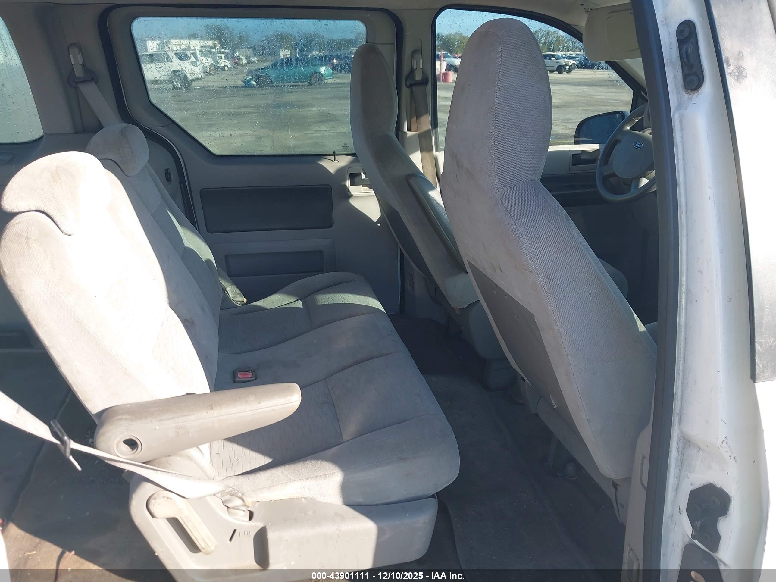 FORD FREESTAR image 8