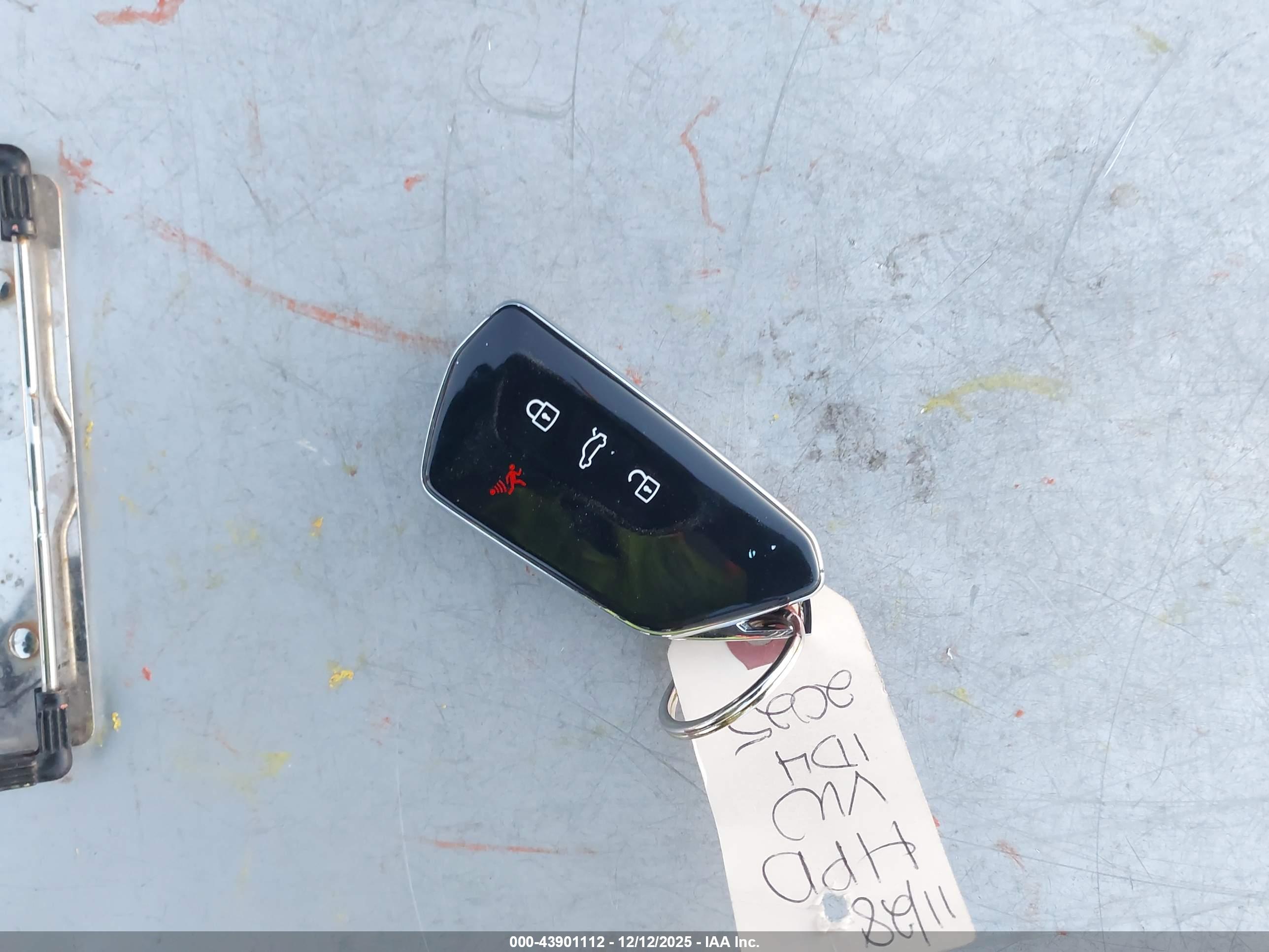 VOLKSWAGEN ID.4 image 11