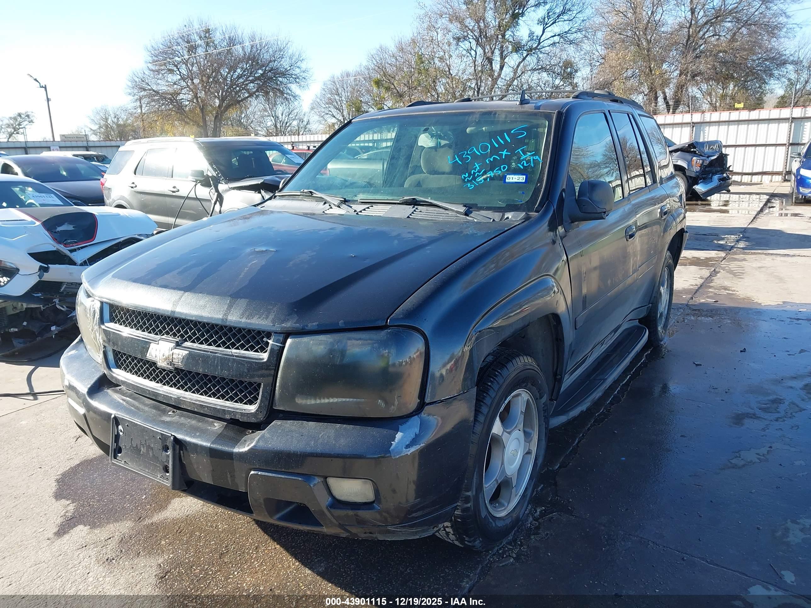 CHEVROLET TRAILBLAZER image 2