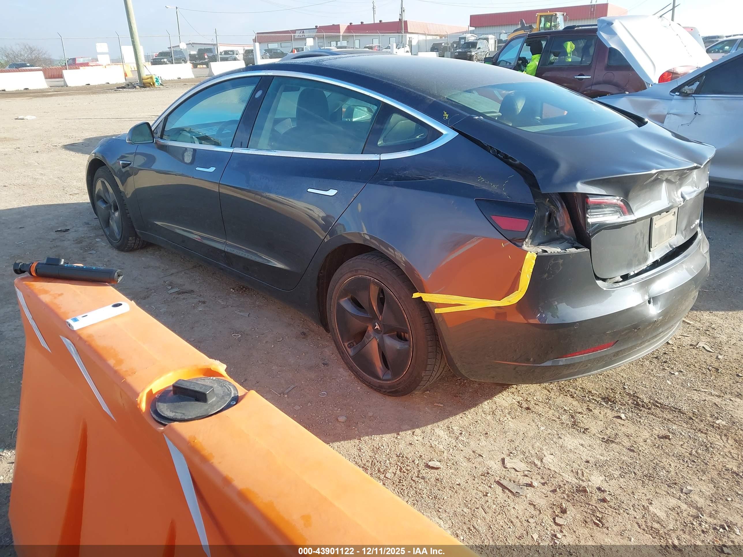 TESLA MODEL image 3