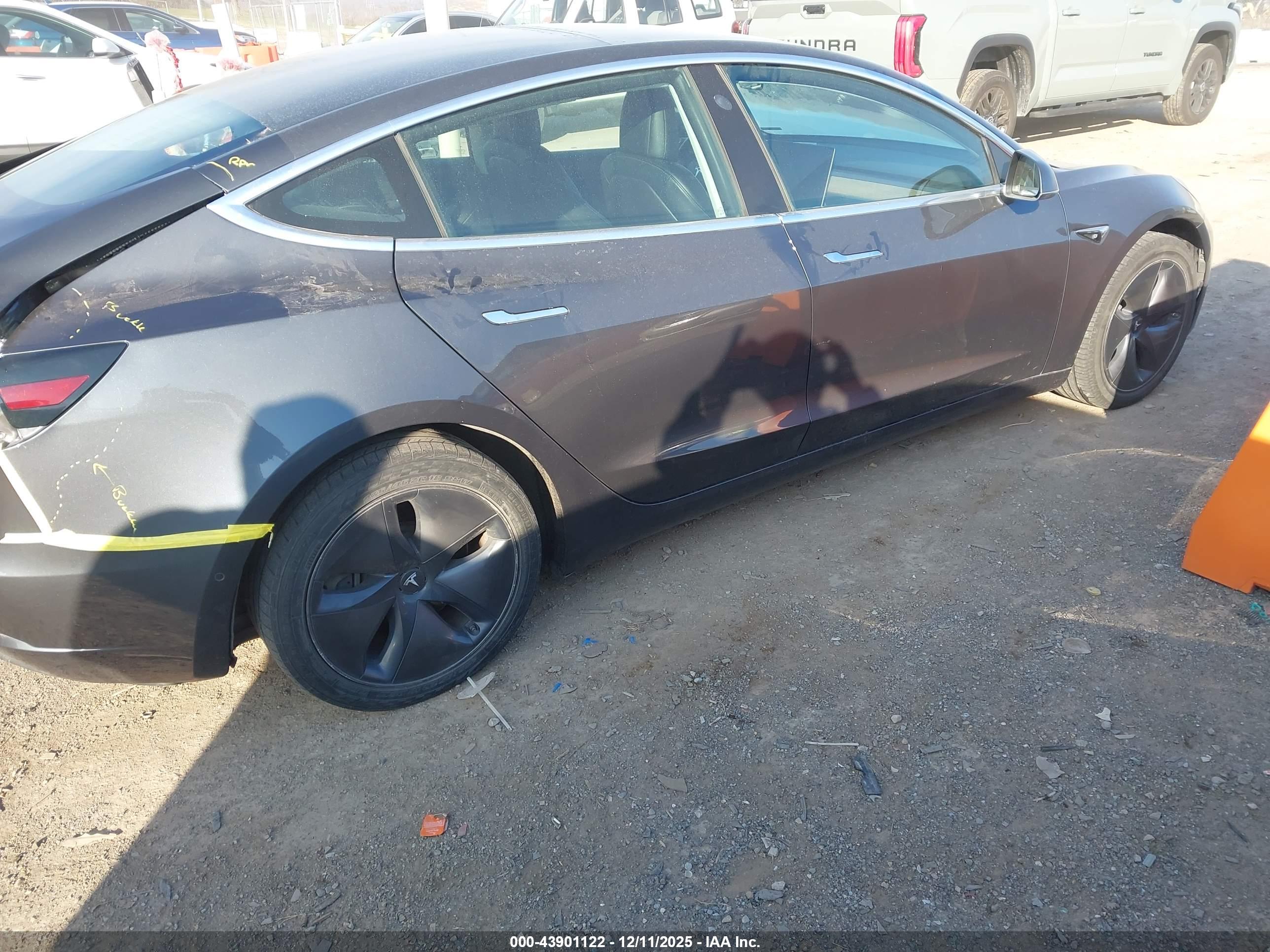 TESLA MODEL image 4
