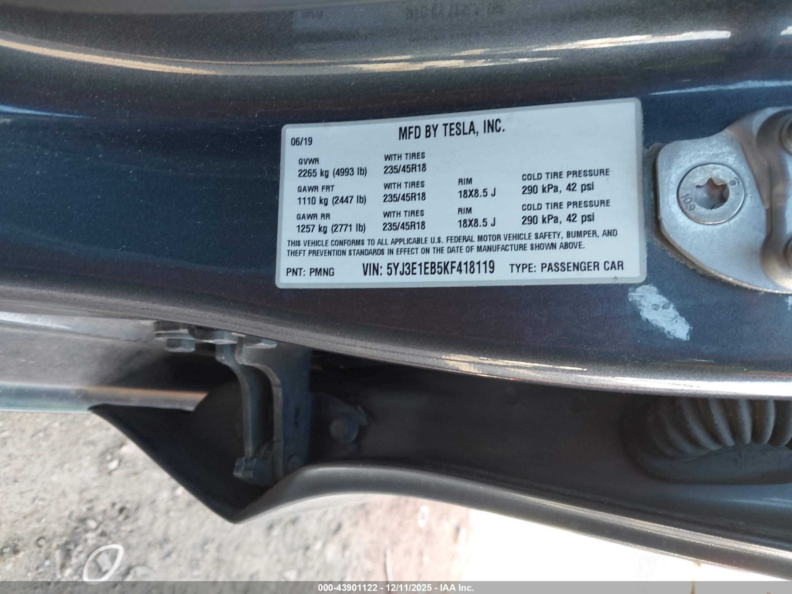 TESLA MODEL image 9