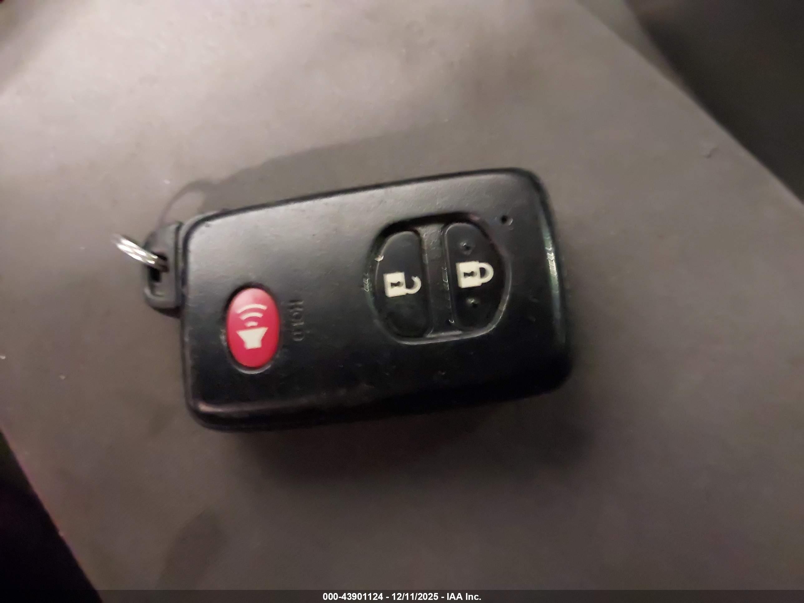 TOYOTA PRIUS image 11