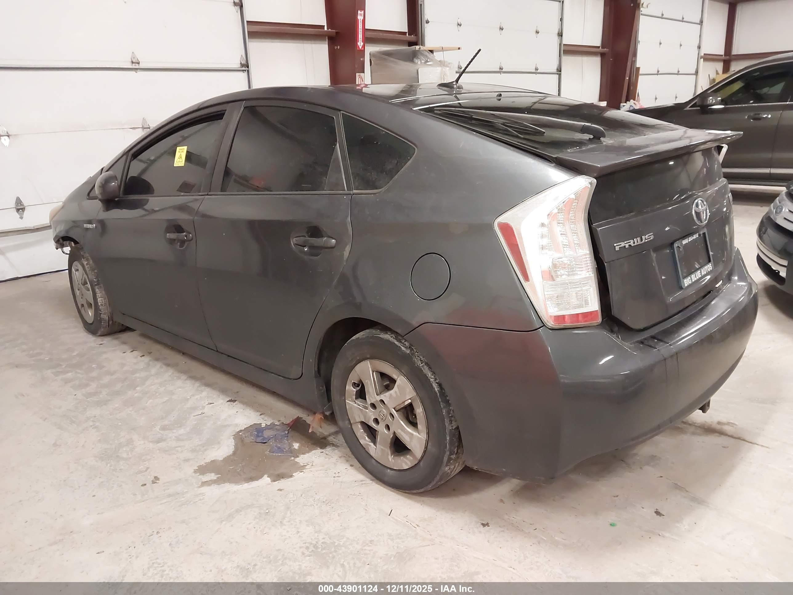 TOYOTA PRIUS image 3