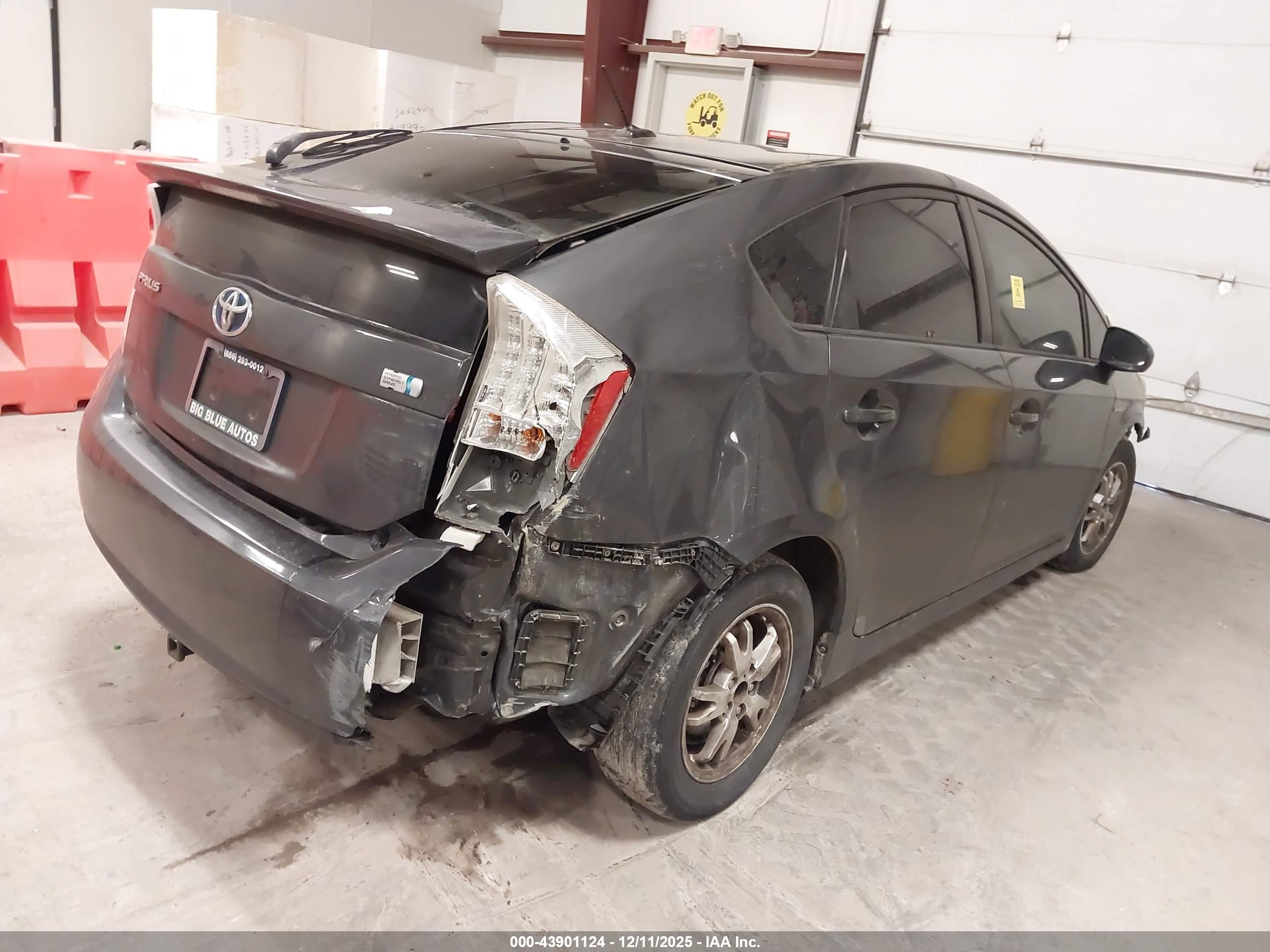 TOYOTA PRIUS image 4