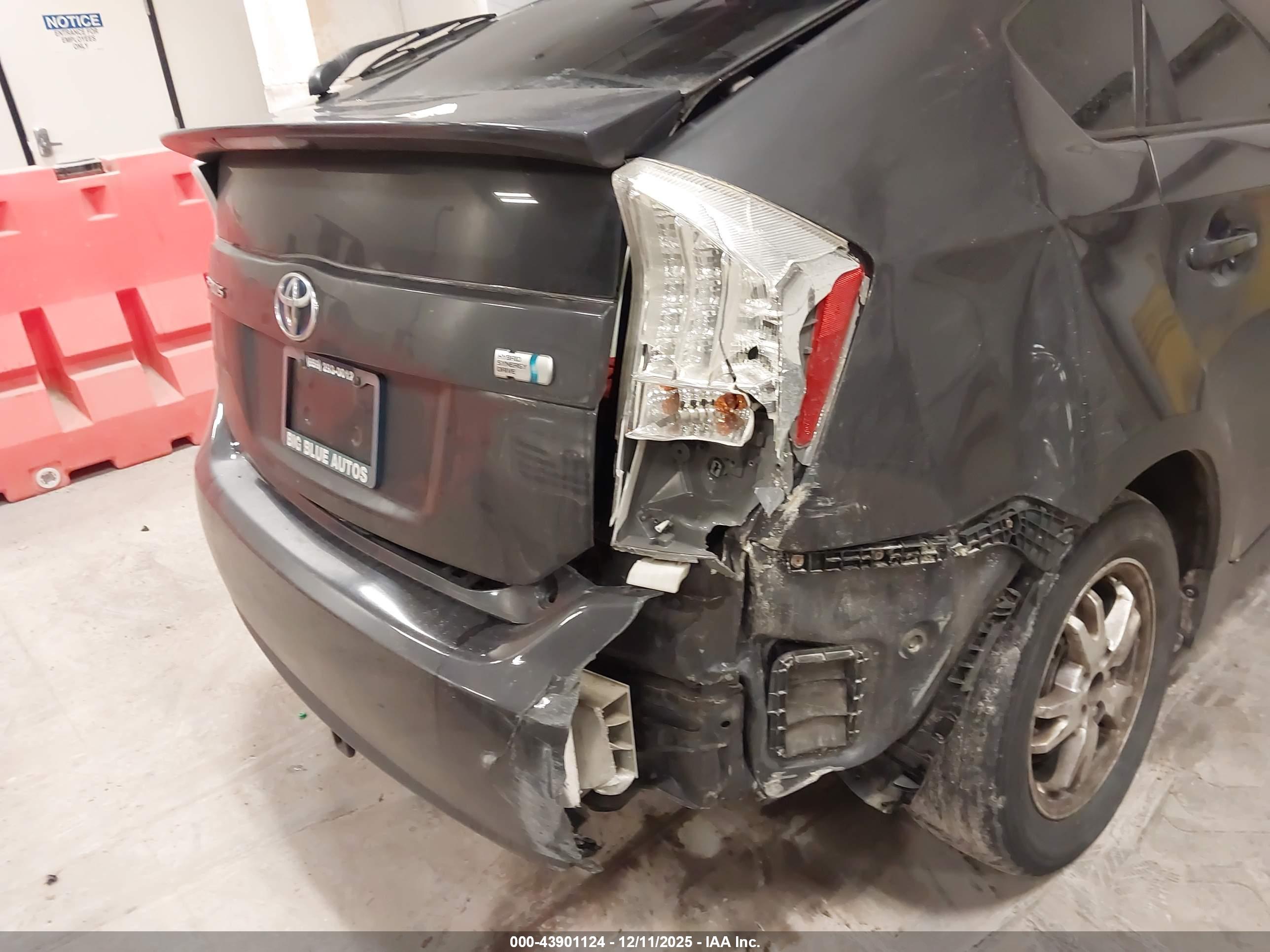 TOYOTA PRIUS image 6