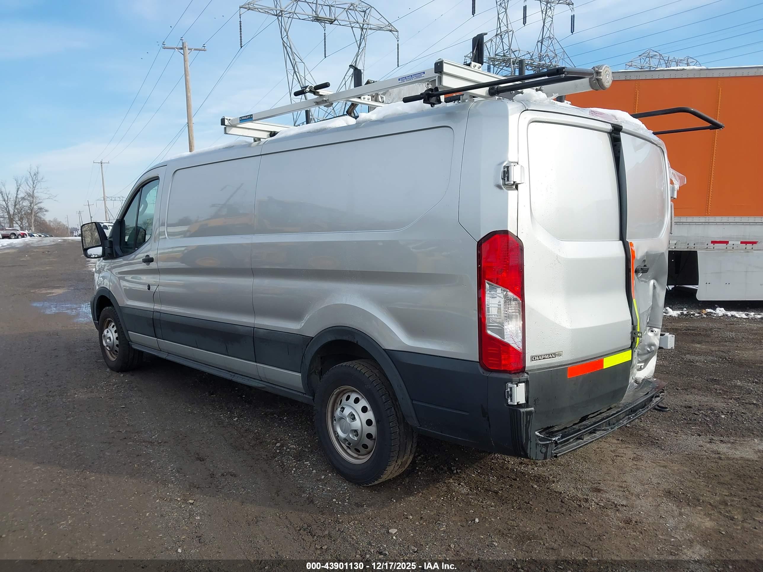 FORD TRANSIT-150 image 3