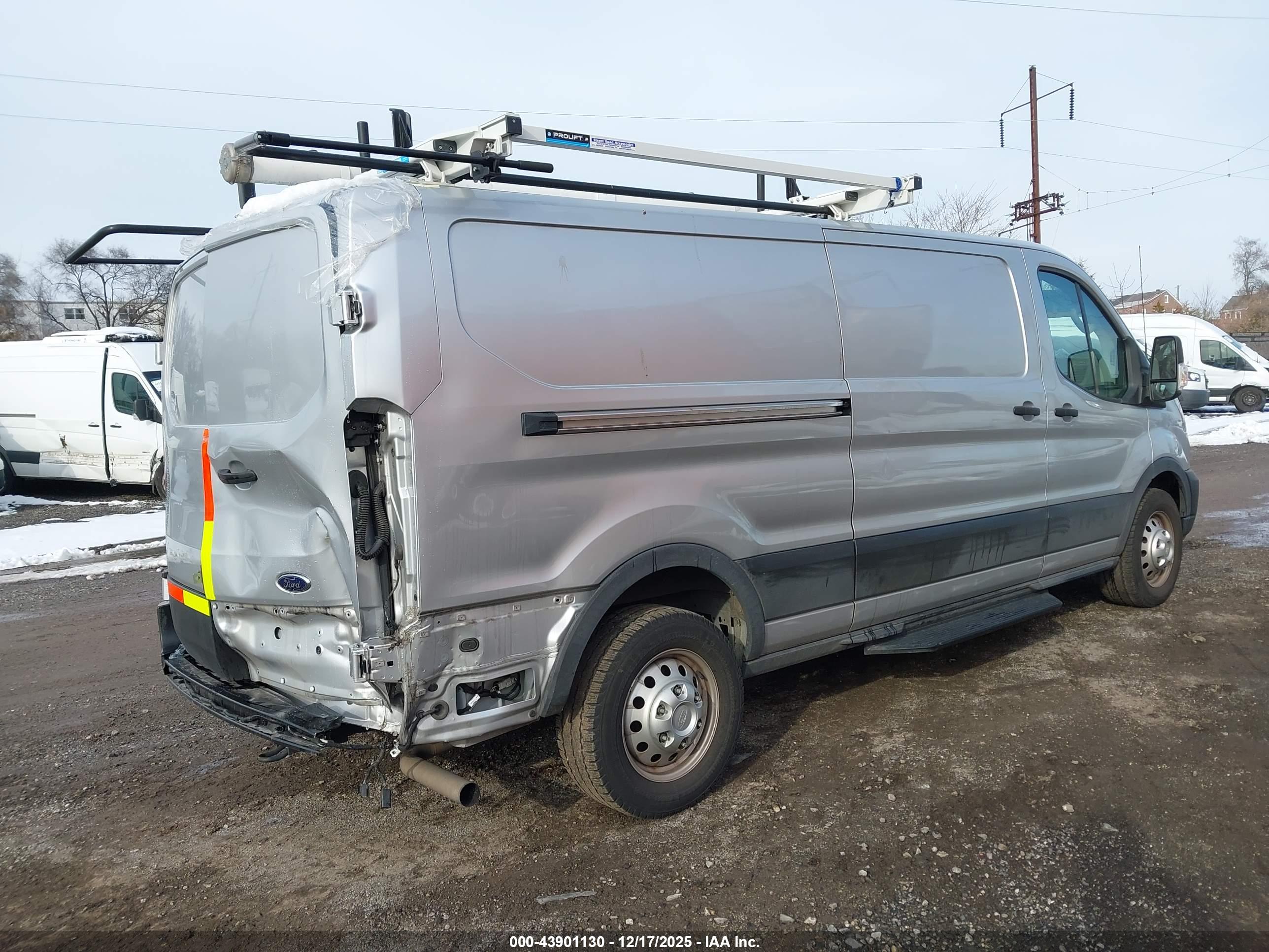 FORD TRANSIT-150 image 4