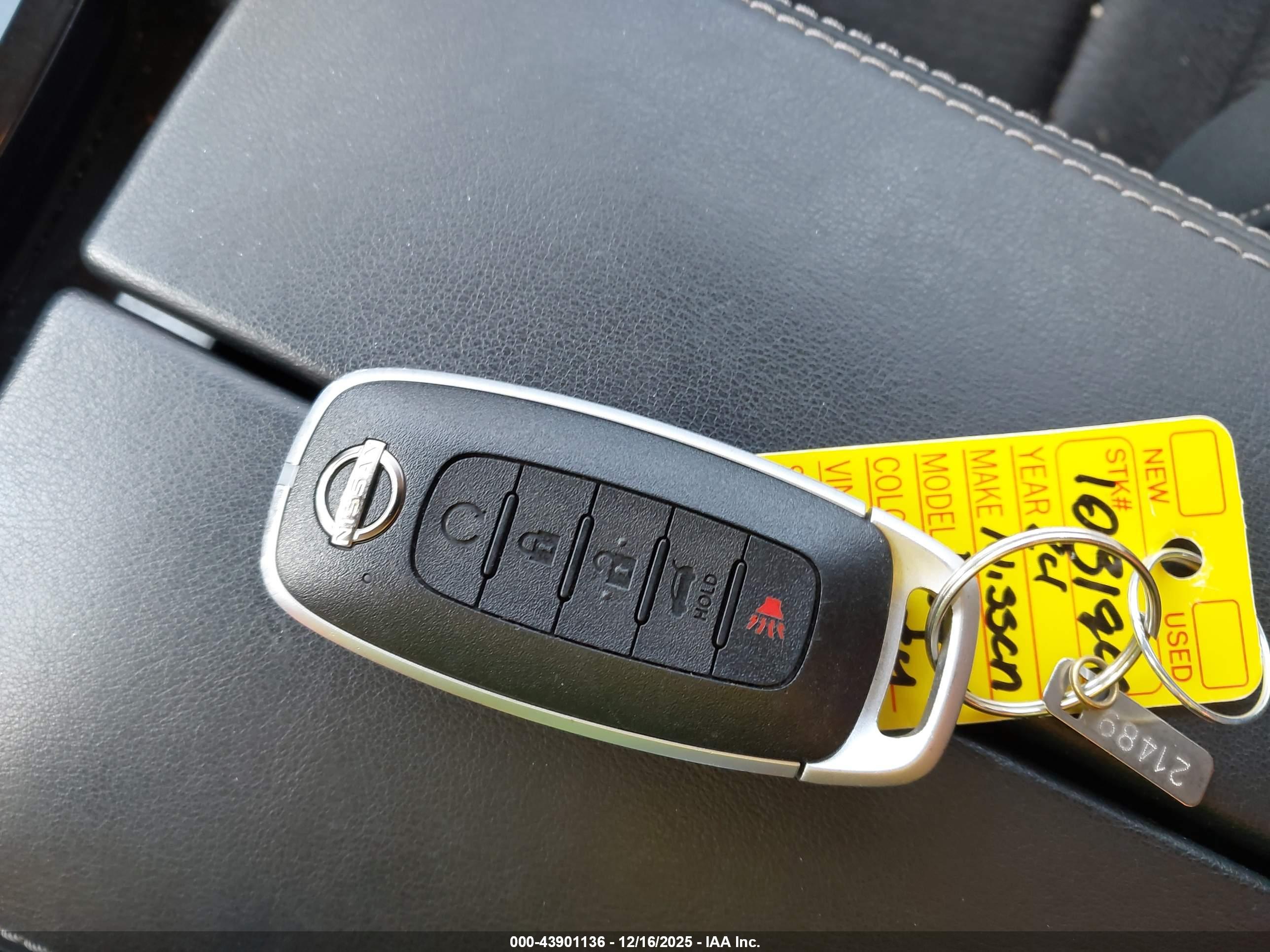 NISSAN ROGUE image 11